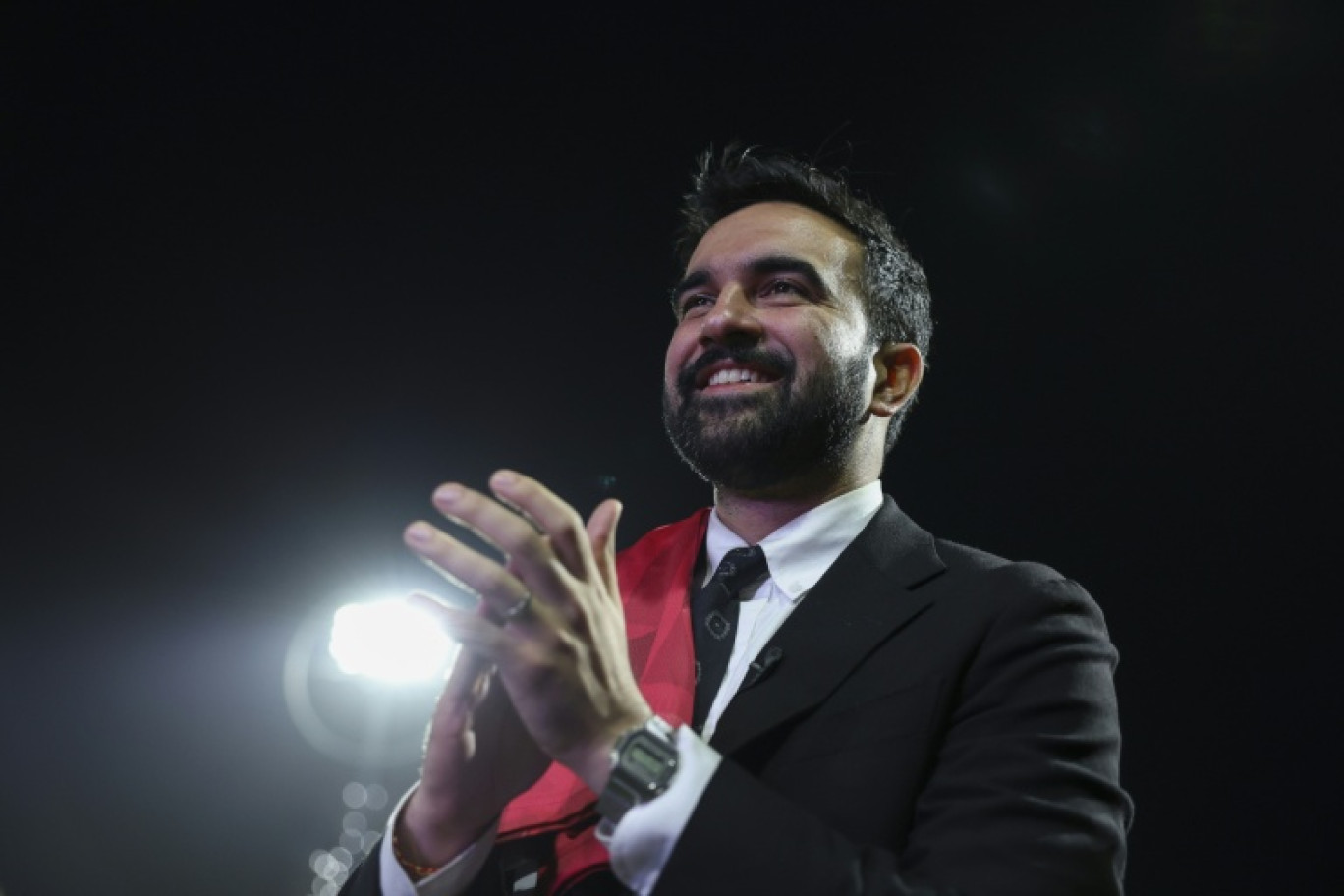 Le candidat démocrate pour la mairie de New York Zohran Mamdani lors d'un tournoi de footbal à New York, le 19 octobre 2025. © ANGELA WEISS