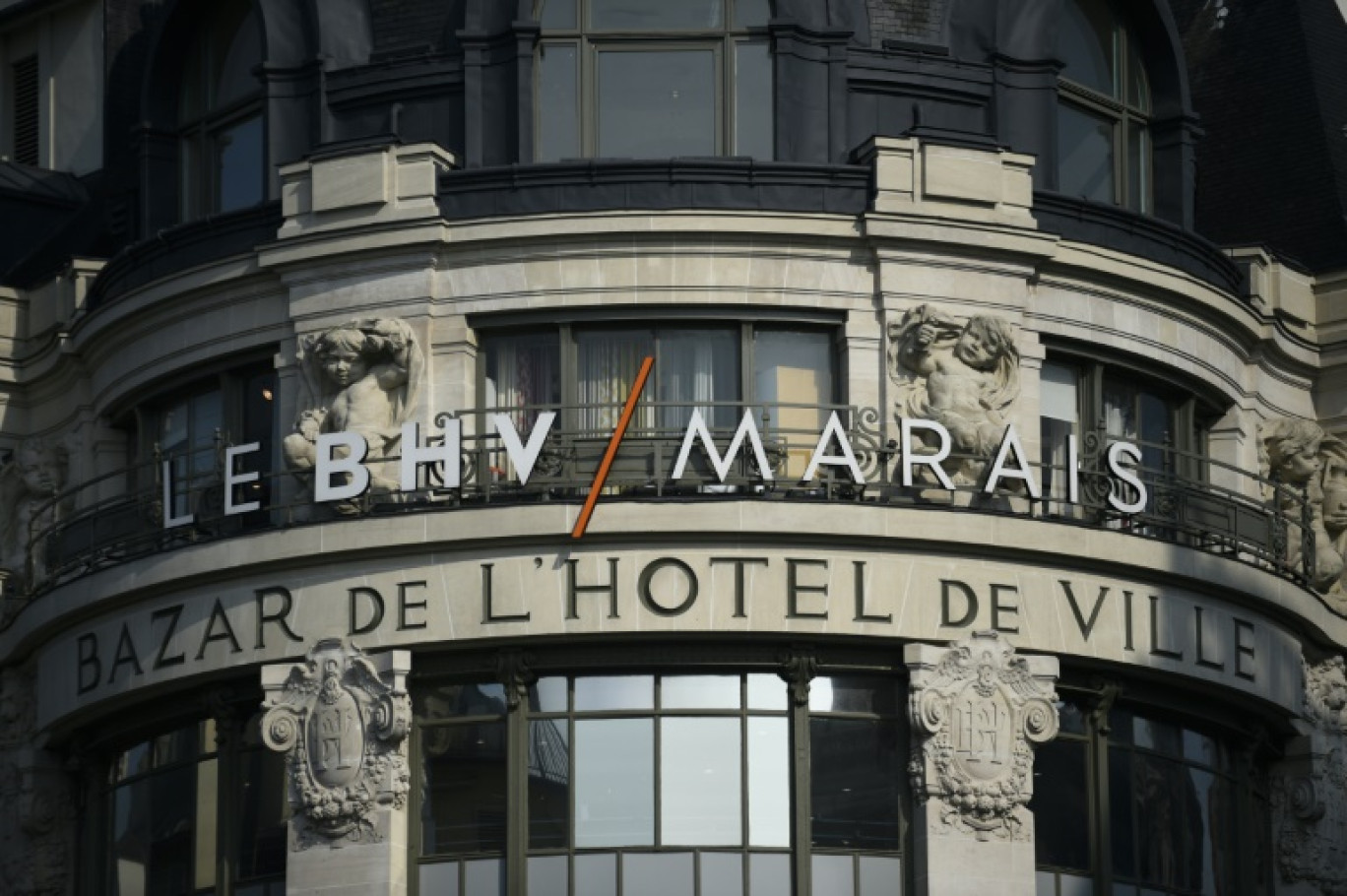 La Banque des territoires a annoncé mercredi avoir mis fin aux négociations entamées pour le rachat des murs du BHV avec son exploitant la Société des grands magasins (SGM), invoquant "une rupture de confiance" liée à l'annonce de l'implantation prochaine de la marque asiatique Shein au BHV. © MARTIN BUREAU