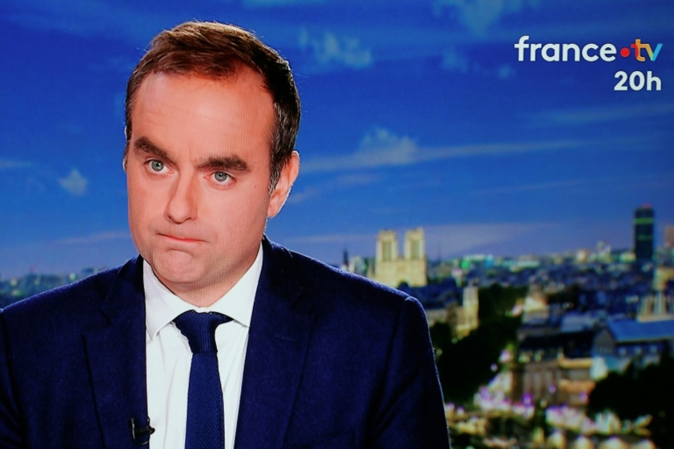 Le Premier ministre sortant, Sébastien Lecornu, sur le plateau de la télévision  France 2 à Paris, le 8 octobre 2025 © Ludovic MARIN