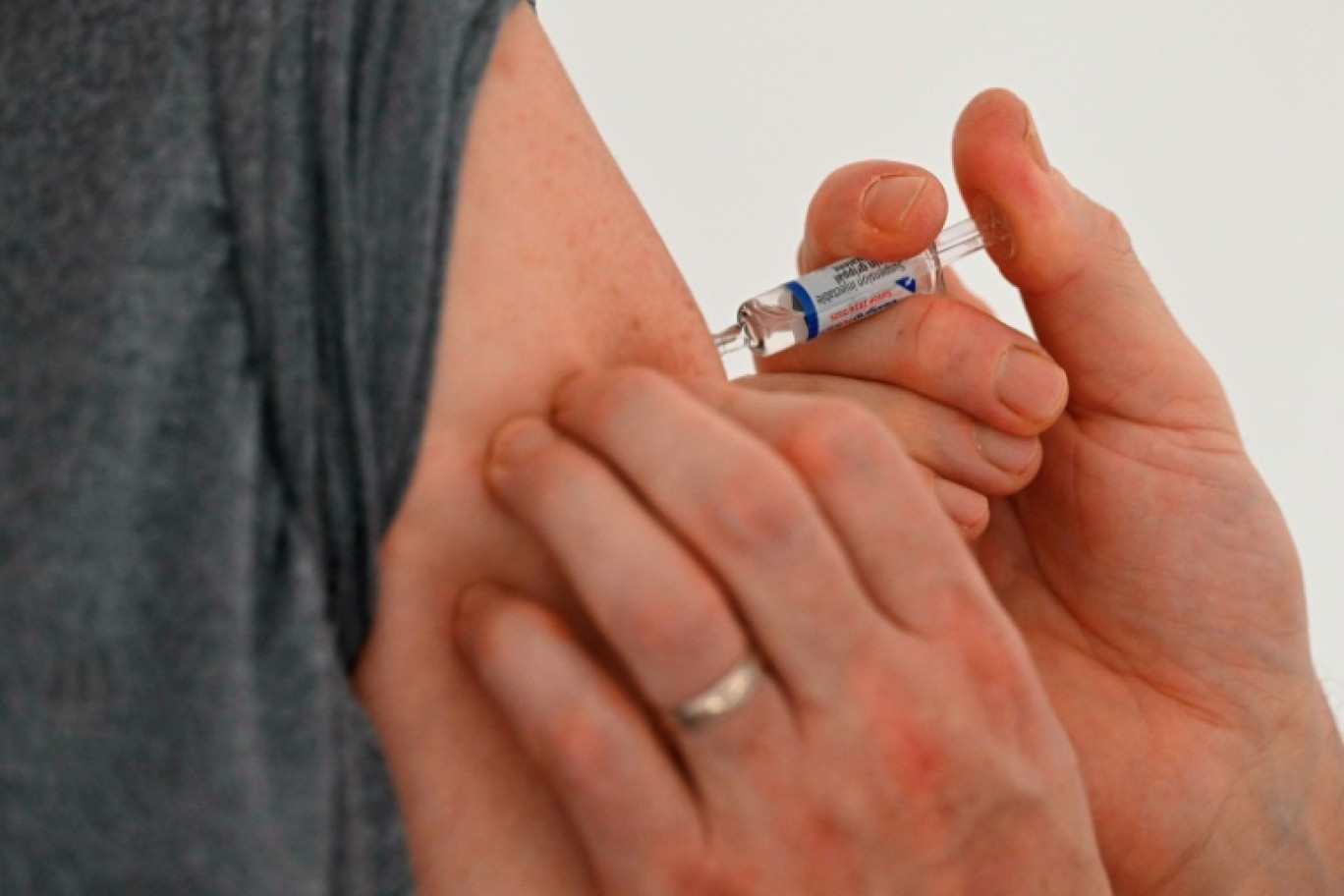 La campagne annuelle de vaccination contre la grippe et le Covid commence en France, les autorités sanitaires incitant fortement les 19 millions de Français concernés à se faire vacciner au même moment contre les deux maladies © Jean-Christophe VERHAEGEN