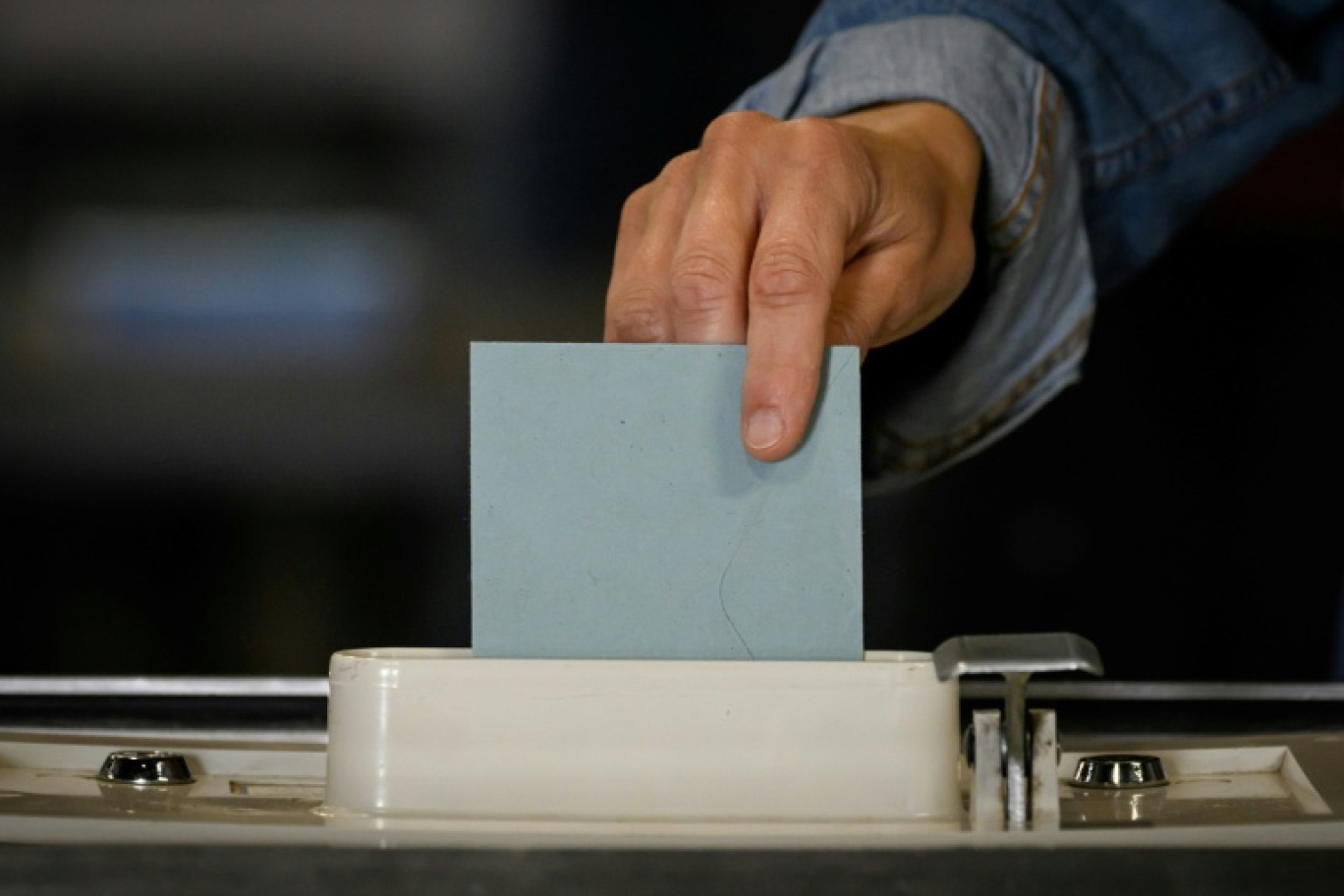 Les électeurs de la première circonscription du Tarn-et-Garonne votent dimanche lors d'une législative partielle pour départager Pierre-Henri Carbonnel, candidat UDR soutenu par le RN, et Cathie Bourdoncle, candidate socialiste © Ed JONES