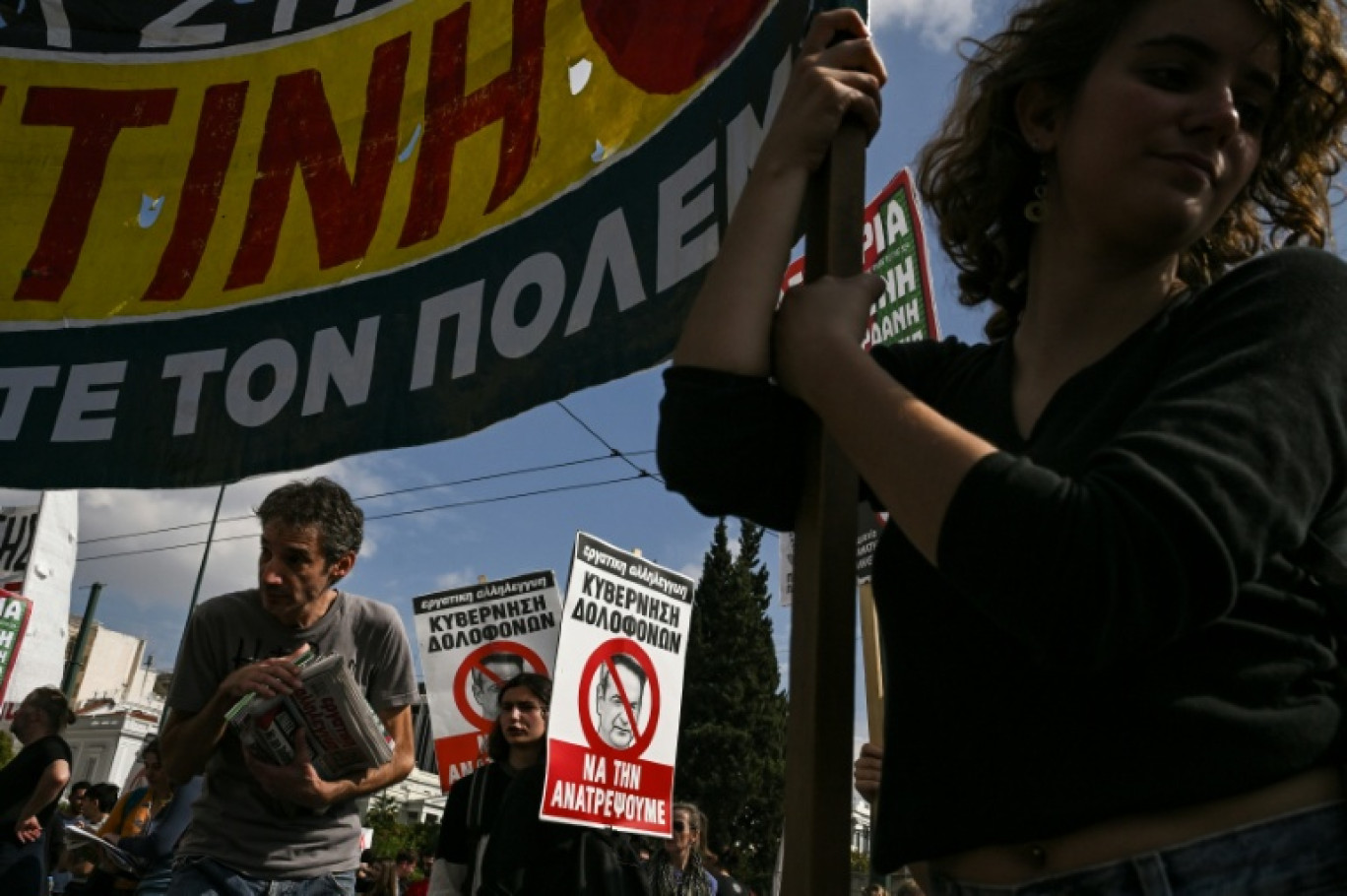 Manifestation lors d'une grève de 24 heures contre le projet gouvernemental d'introduire une journée de travail de 13 heures, le 14 octobre 2025 à Athènes, en Grèce © Aris MESSINIS