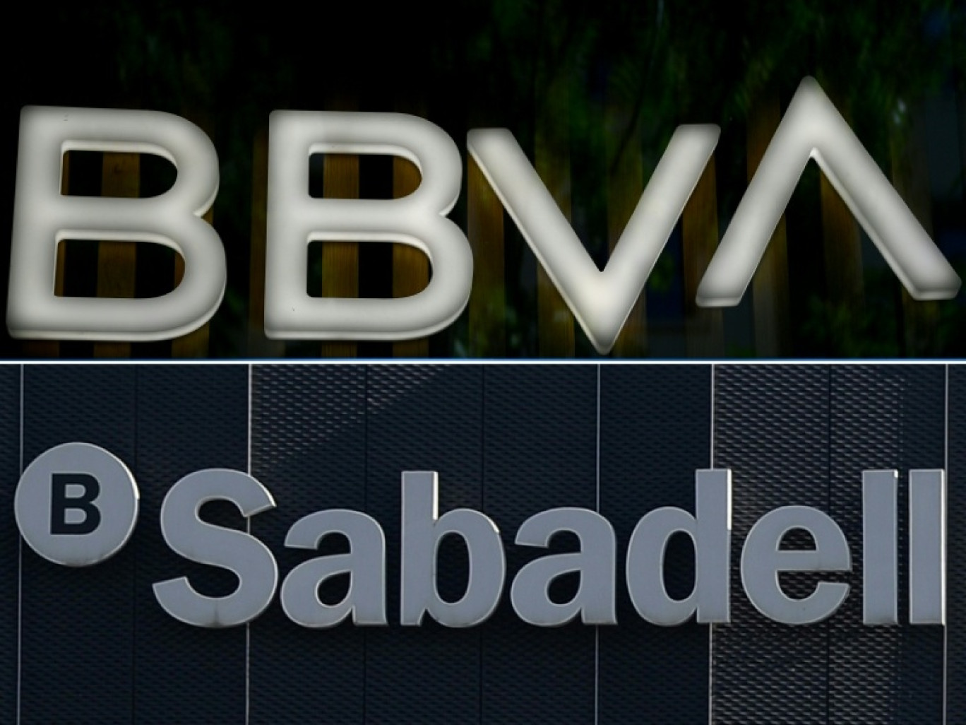 Montage photos du 16 novembre 2020 montrant les logos des banques BBVA et Sabadell © GABRIEL BOUYS