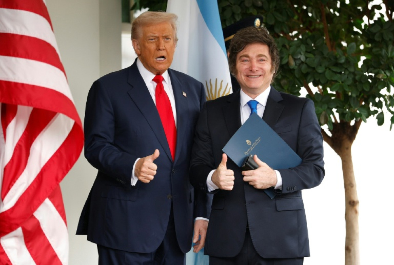 Javier Milei, ici le 14 octobre 2025 avec Donald Trump à Washington, assure à qui veut l'entendre que le soutien financier américain lui est acquis jusqu'à la fin de son mandat, "jusqu'à 2027". President Trump Meets With Visiting Argentine President Milei At The White House © Kevin Dietsch