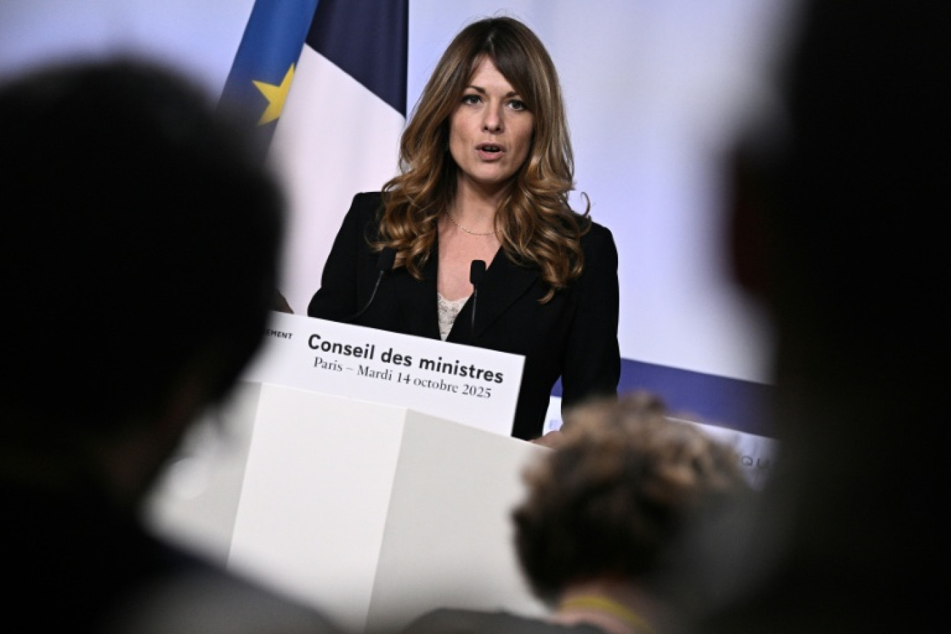 La porte-parole du gouvernement Maud Bregeon après le conseil des ministres à Paris, le 14 octobre © JULIEN DE ROSA