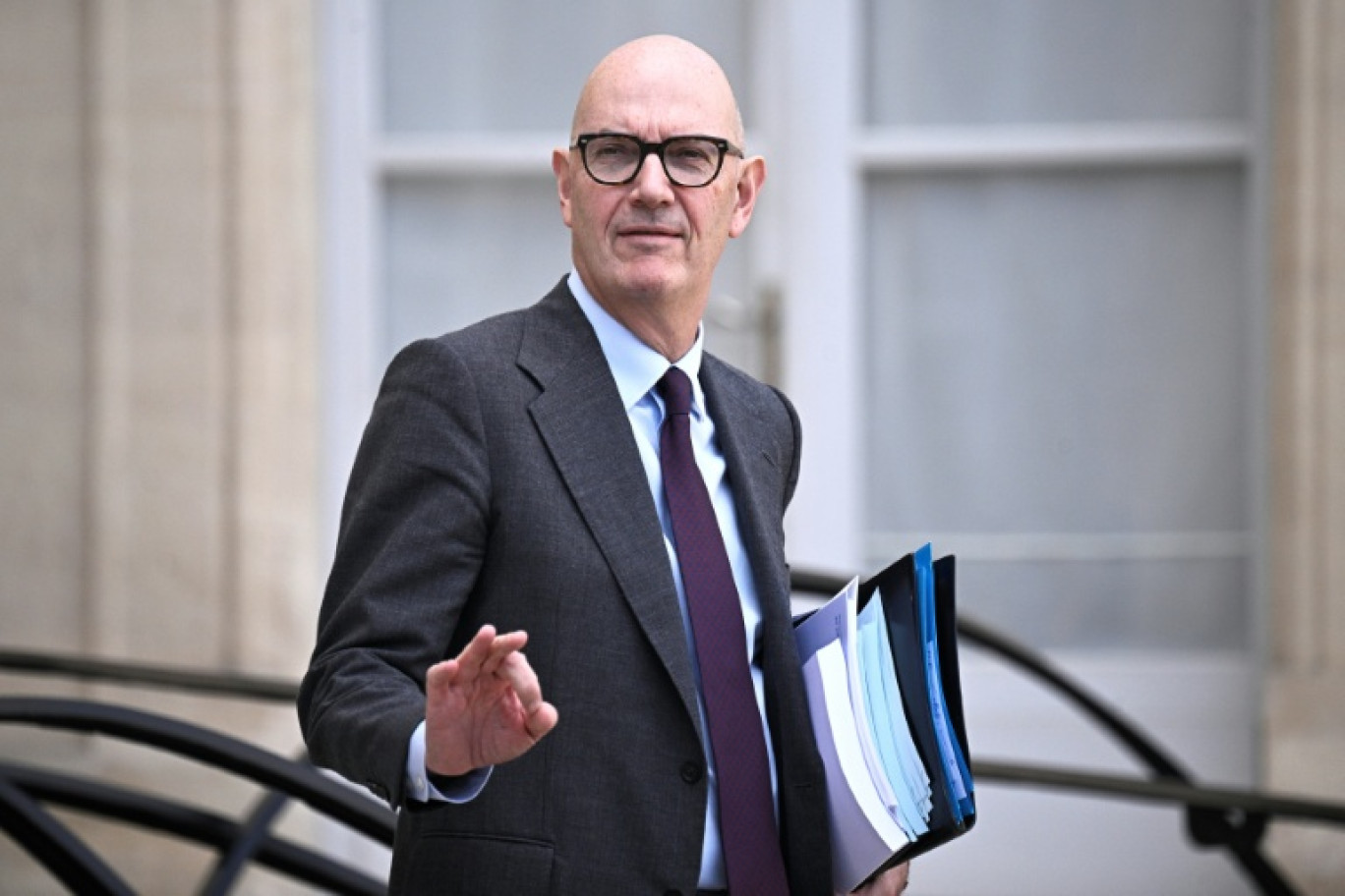 Le ministre de l'Économie Roland Lescure après le conseil des ministres à l'Élysée le 14 octobre © JULIEN DE ROSA