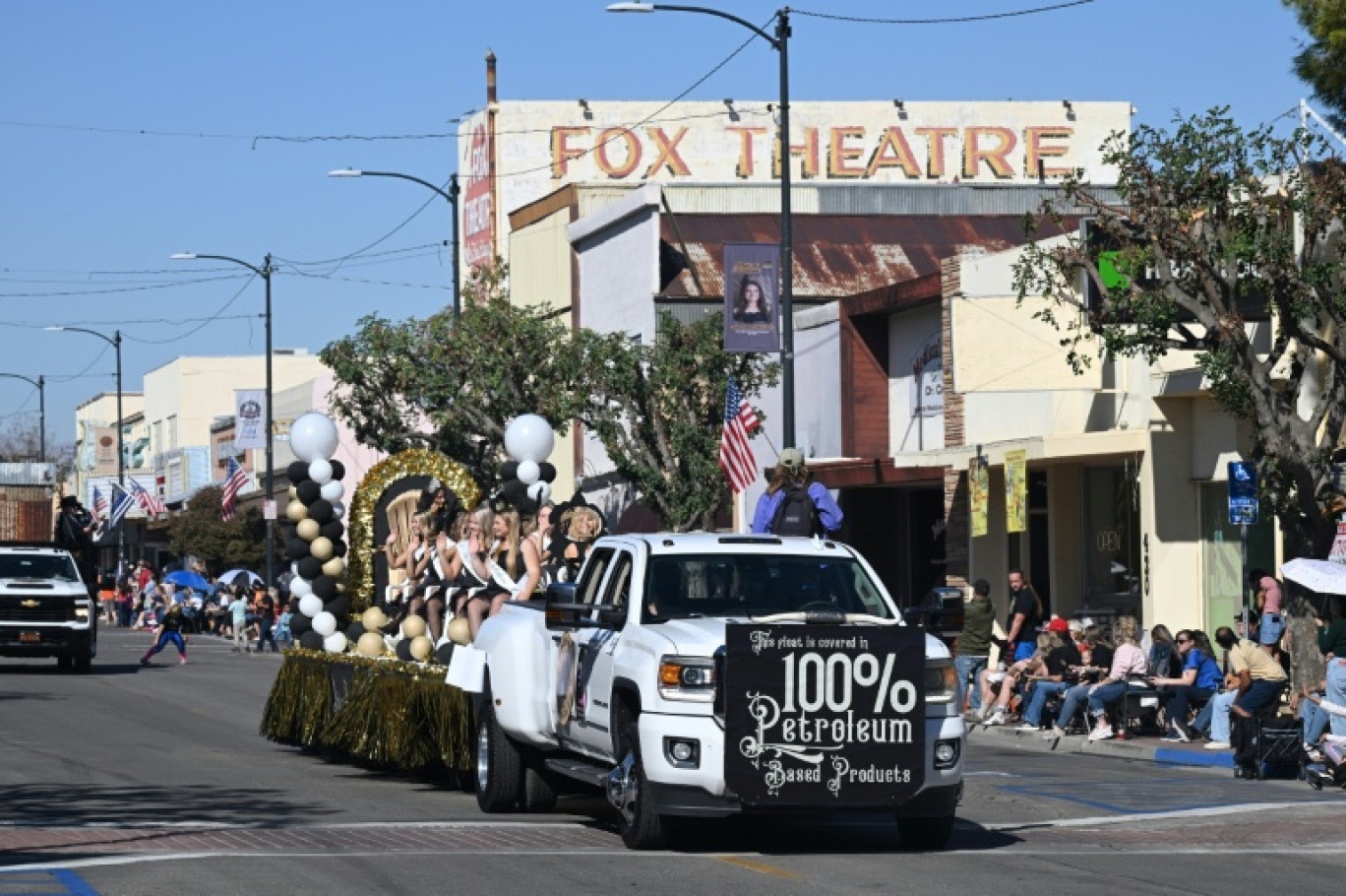 La grande parade d'Oildorado, sur le thème "Make Oil Great Again", le 18 octobre 2025 à Taft, en Californie © Robyn Beck