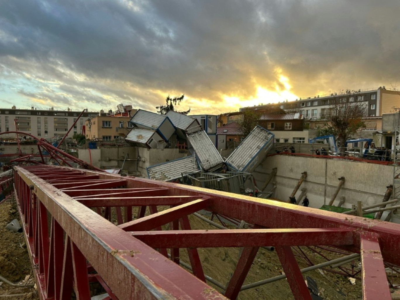 Des grues se sont effondrées lors d'un épisode de vents violents à Ermont dans le Val-d'Oise, le 20 octobre 2025 - photographie publiée par le syndicat Alliance police nationale © Handout