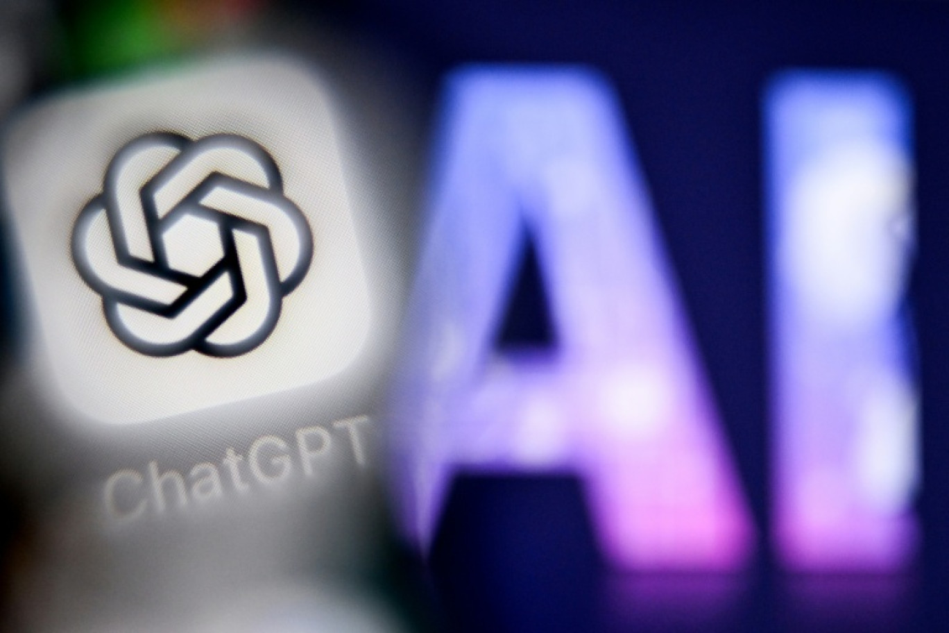 Le lancement de ChatGPT Atlas était particulièrement attendu, s'agissant d'un logiciel élaboré autour du modèle le plus populaire au monde, avec 800 millions d'utilisateurs hebdomadaires revendiqués par OpenAI, soit 10% de l'humanité © Kirill KUDRYAVTSEV