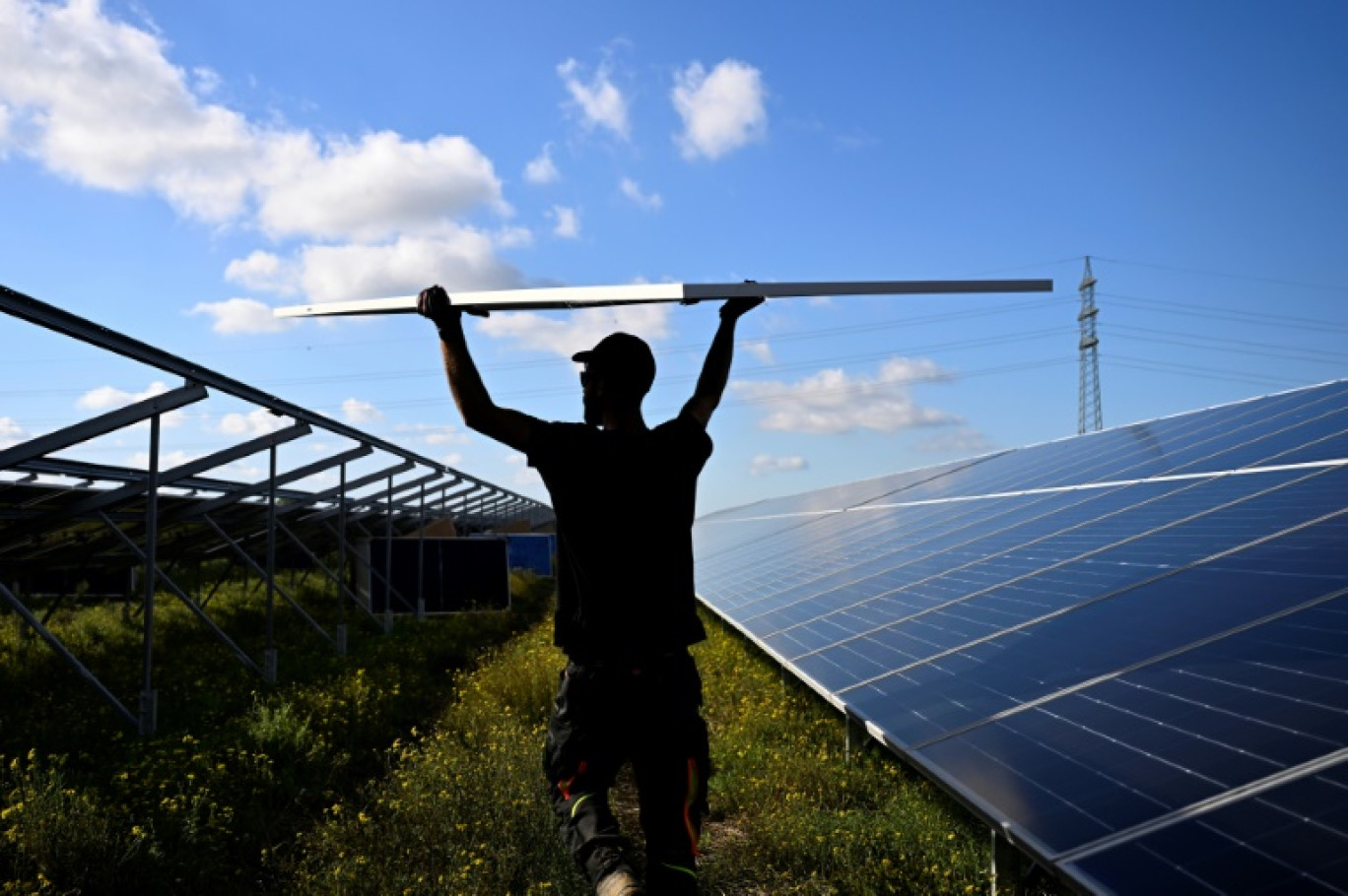 Installation de panneaux solaires à Erftstadt, en Allemagne, le 22 octobre 2024 © Ina FASSBENDER
