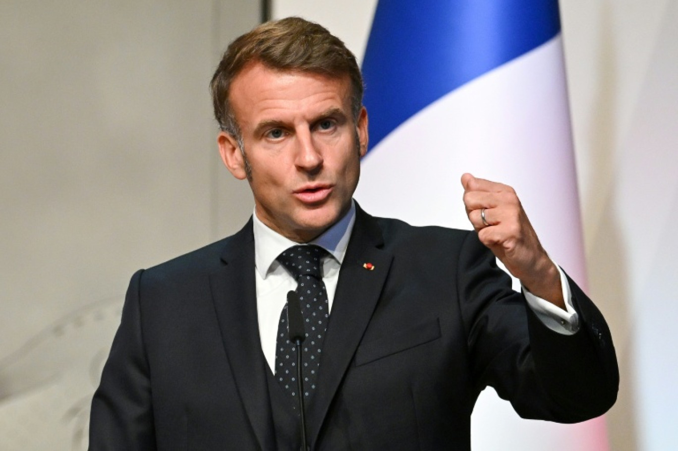 Le président français Emmanuel Macron s'exprime lors d'une conférence de presse au château de Ljubljana, à Ljubljana, le 21 octobre 2025 © Jure Makovec