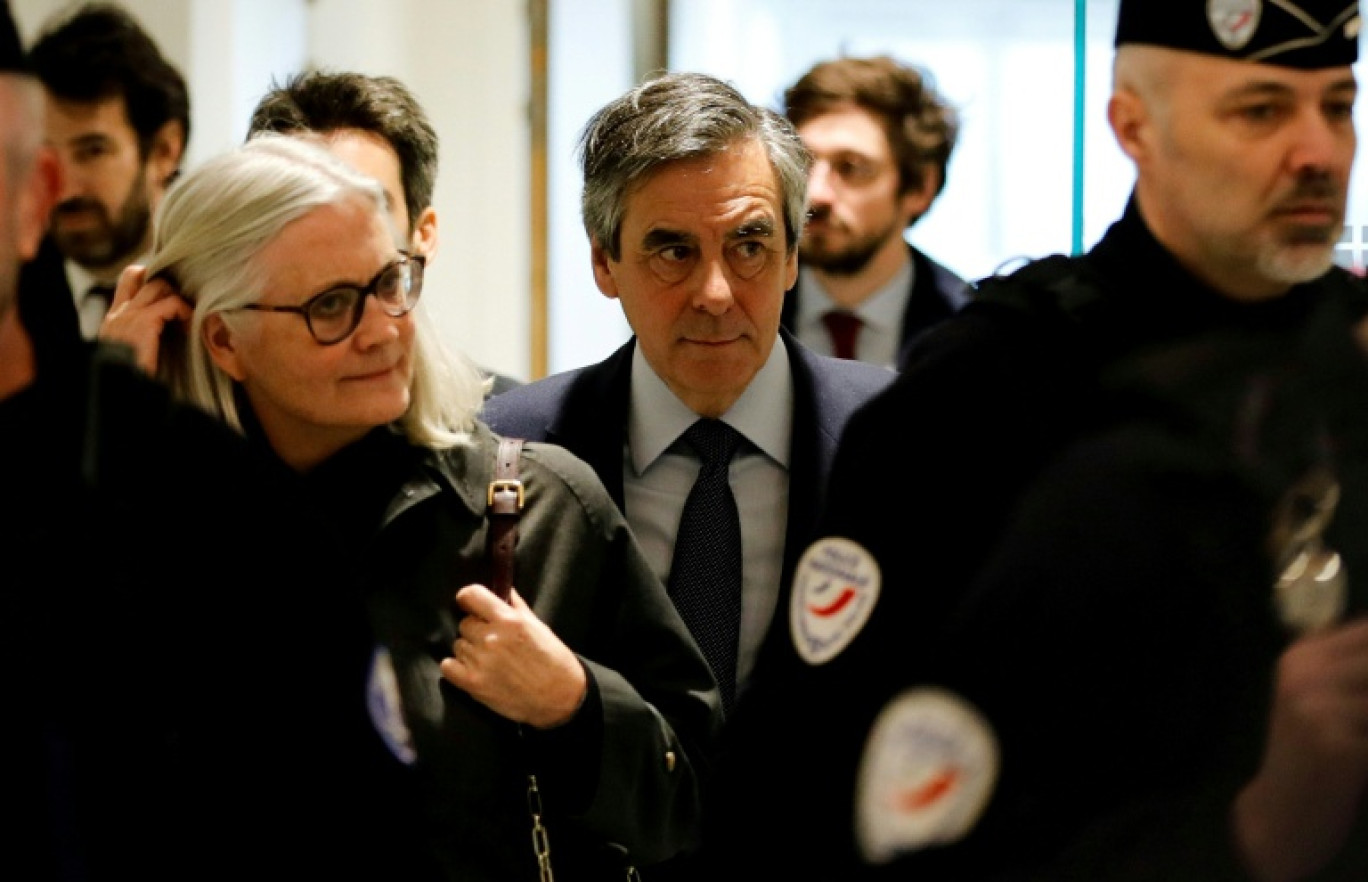 François Fillon et sa femme Penelope arrivent au tribunal de Paris le 10 mars 2020 pour les réquisitions de leur procès concernant des soupçons d'emplois fictifs © Thomas SAMSON