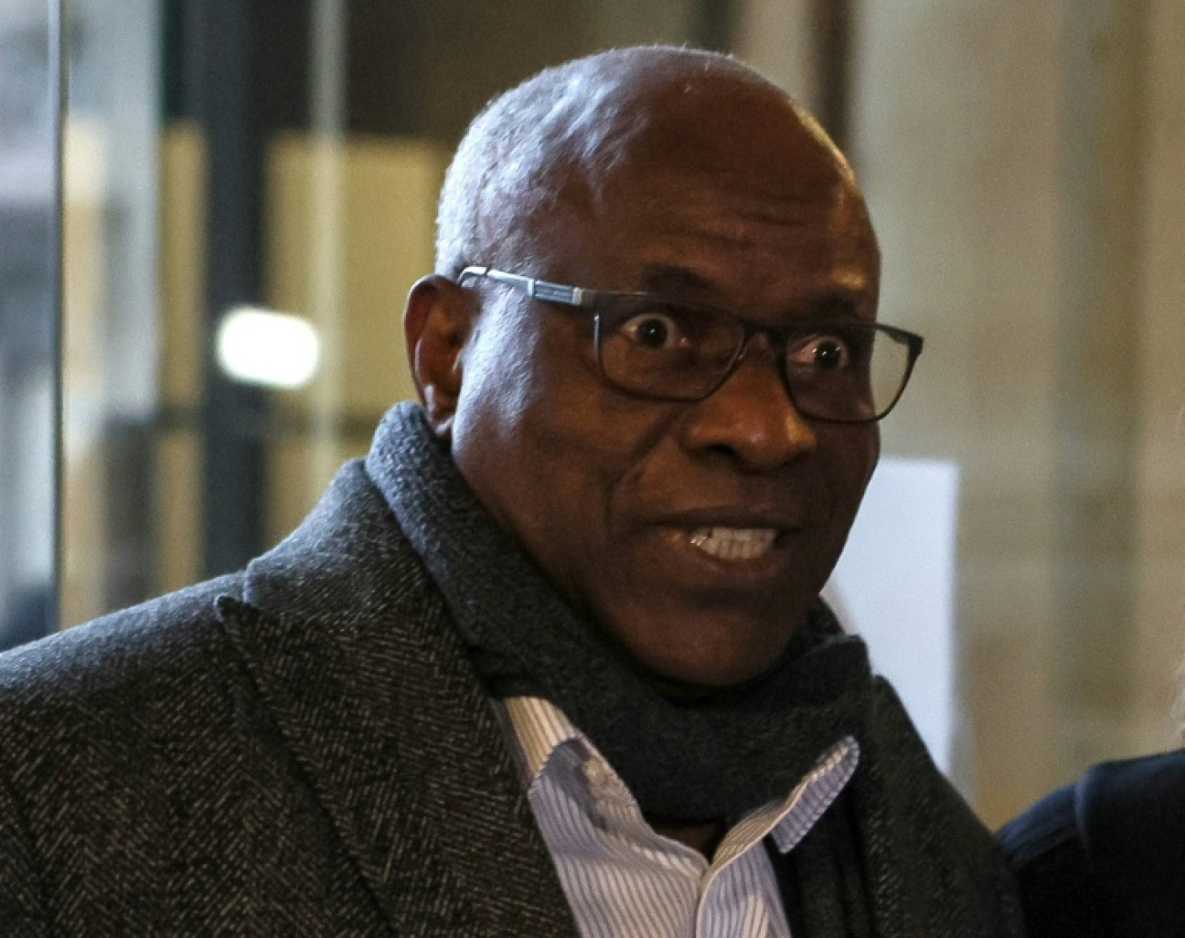 L'ancien médecin rwandais Sosthène Munyemana arrive au palais de justice de Paris pour son procès pour génocide et crimes contre l'humanité lors des massacres de 1994 au Rwanda, le 14 novembre 2023 © ALAIN JOCARD