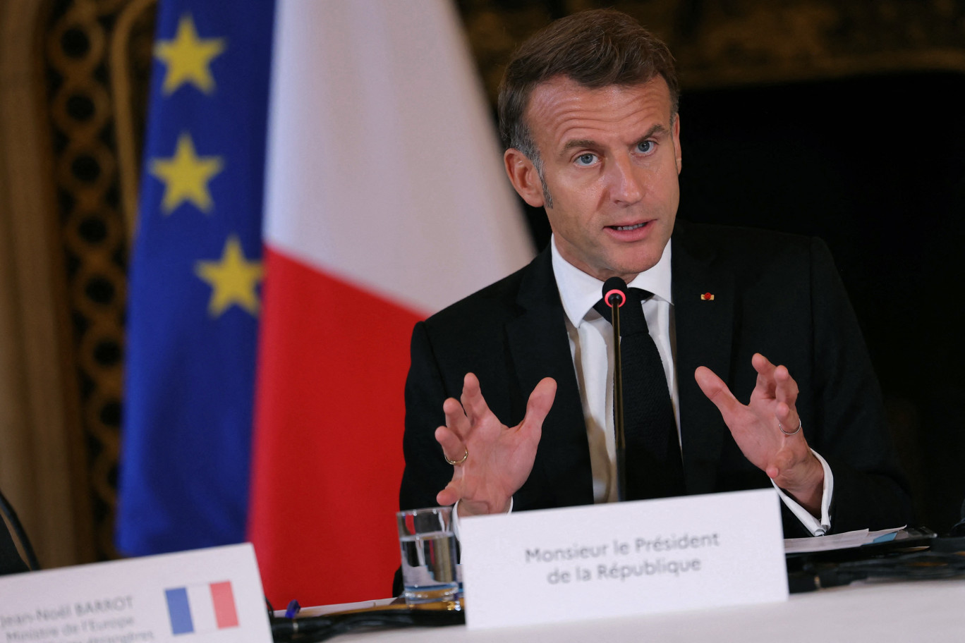 Emmanuel Macron a convié, ce vendredi à 14h30, les chefs de parti et de groupe parlementaire, sauf le RN et LFI. . © AFP
