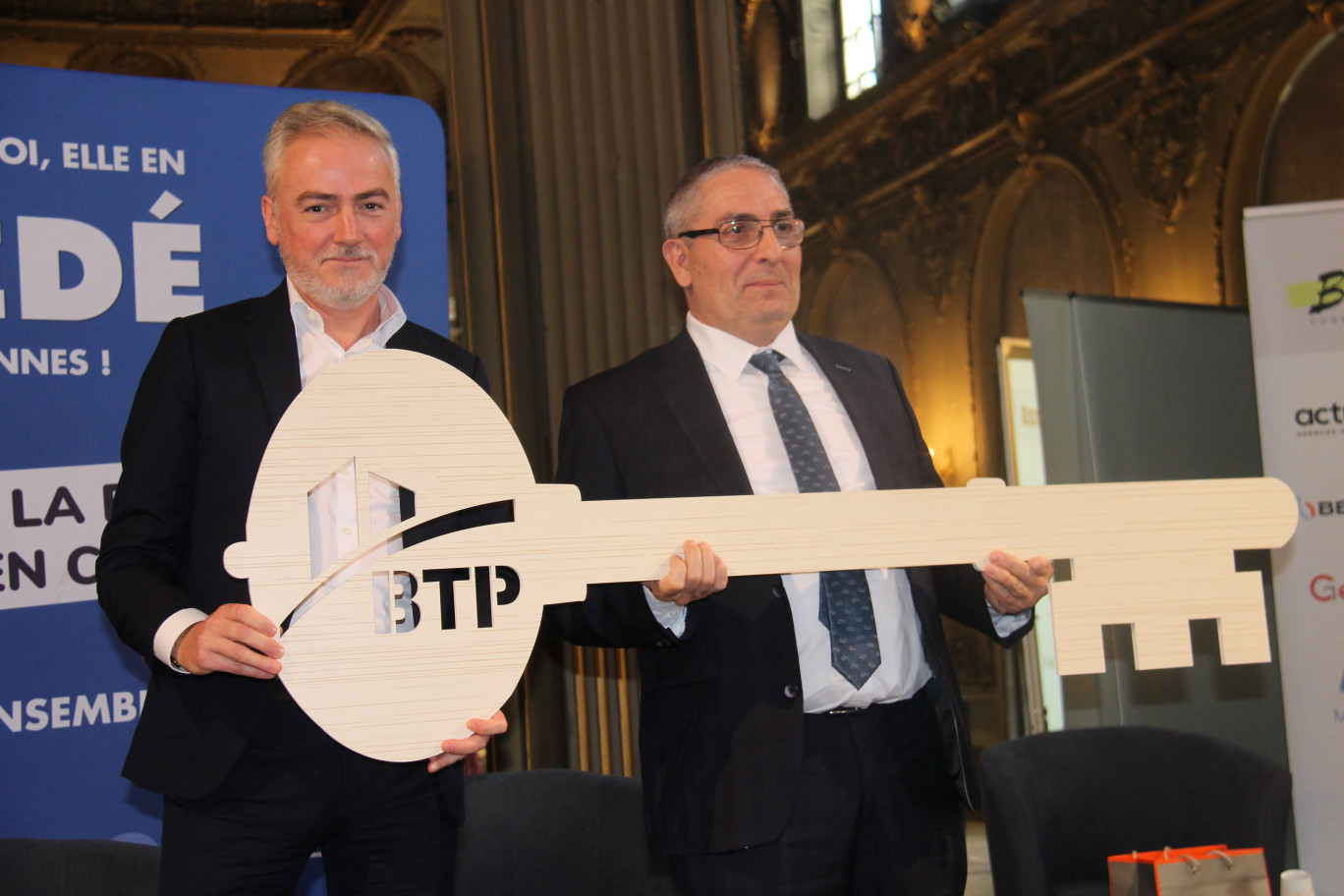 © Emmanuel Varrier. Le 7 octobre, Alban Vibrac (à droite) a transmis les clés de la Fédération du BTP de Meurthe-et-Moselle à son nouveau président, Arnaud Tisserand.