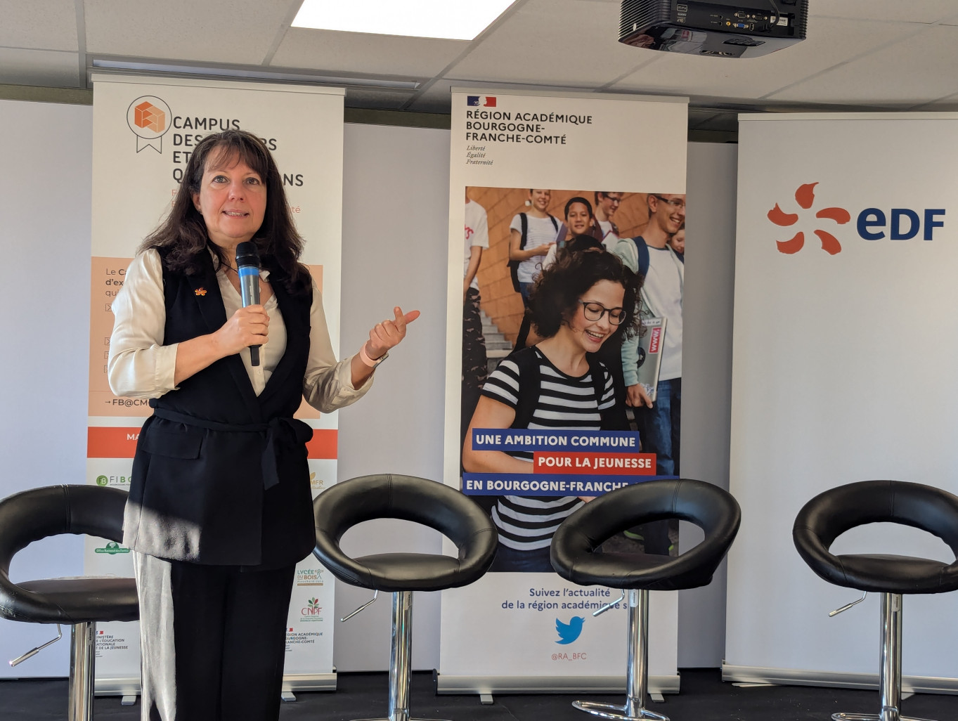 Carmen Munoz-Dormoy, directrice de l’action régionale du groupe EDF en Bourgogne-Franche-Comté, a insisté sur l’importance de sensibiliser les jeunes aux métiers de la transition. © Aletheia Press / Nadège Hubert