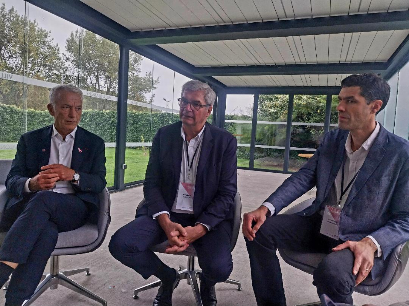 Patrick Martin, (à gauche), président du Medef, a été accueilli par Eric Lelieur, entrepreneur à Calais et Pierre D'Arras, entrepreneur à Killem, respectivement président et vice-président du Medef Côte d'Opale.
