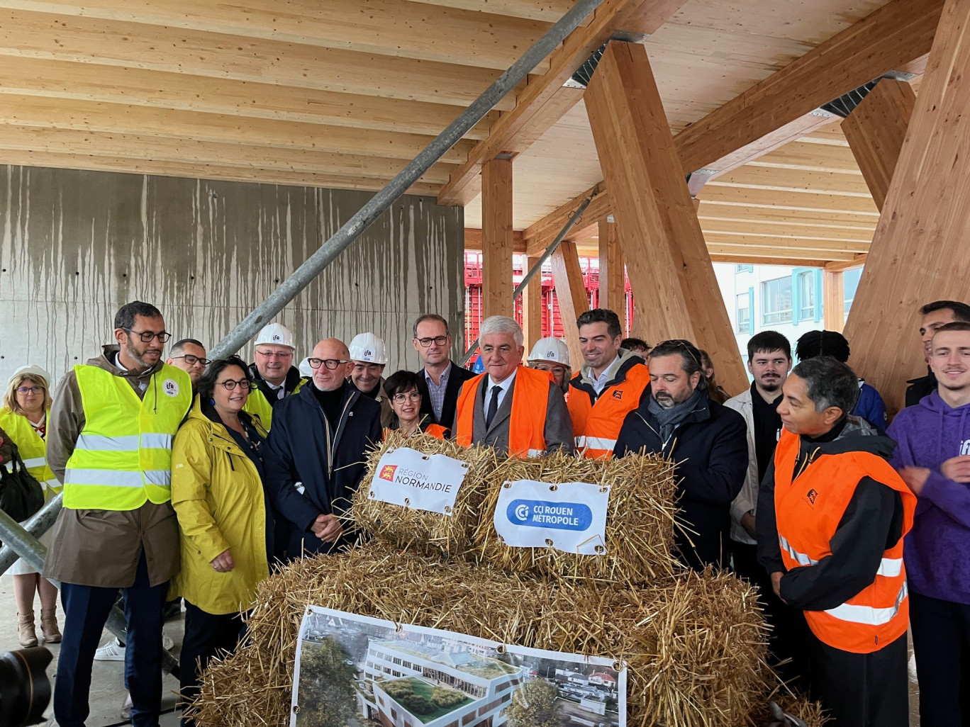 La première botte de paille de ce futur campus a été posée. © CCI Rouen Métropole