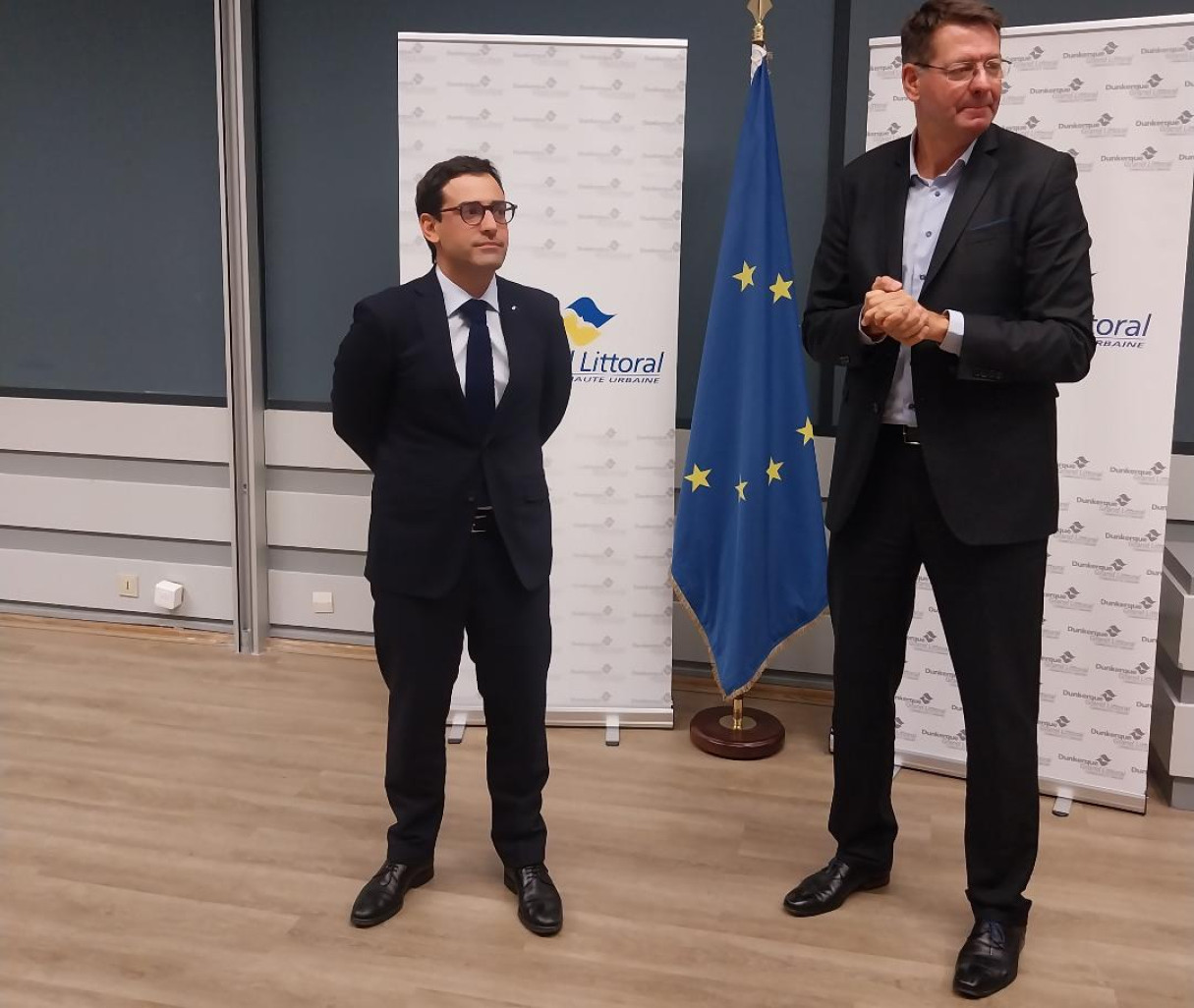 Stéphane Séjourné (à gauche) accompagné de Patrice Vergriete, maire de Dunkerque, à l'issue de sa rencontre avec le monde économique dunkerquois le 10 octobre dernier.
