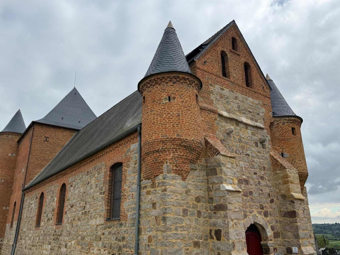 L'église fortifiée d'Englancourt a été restaurée. (c) Antoine Lefèvre