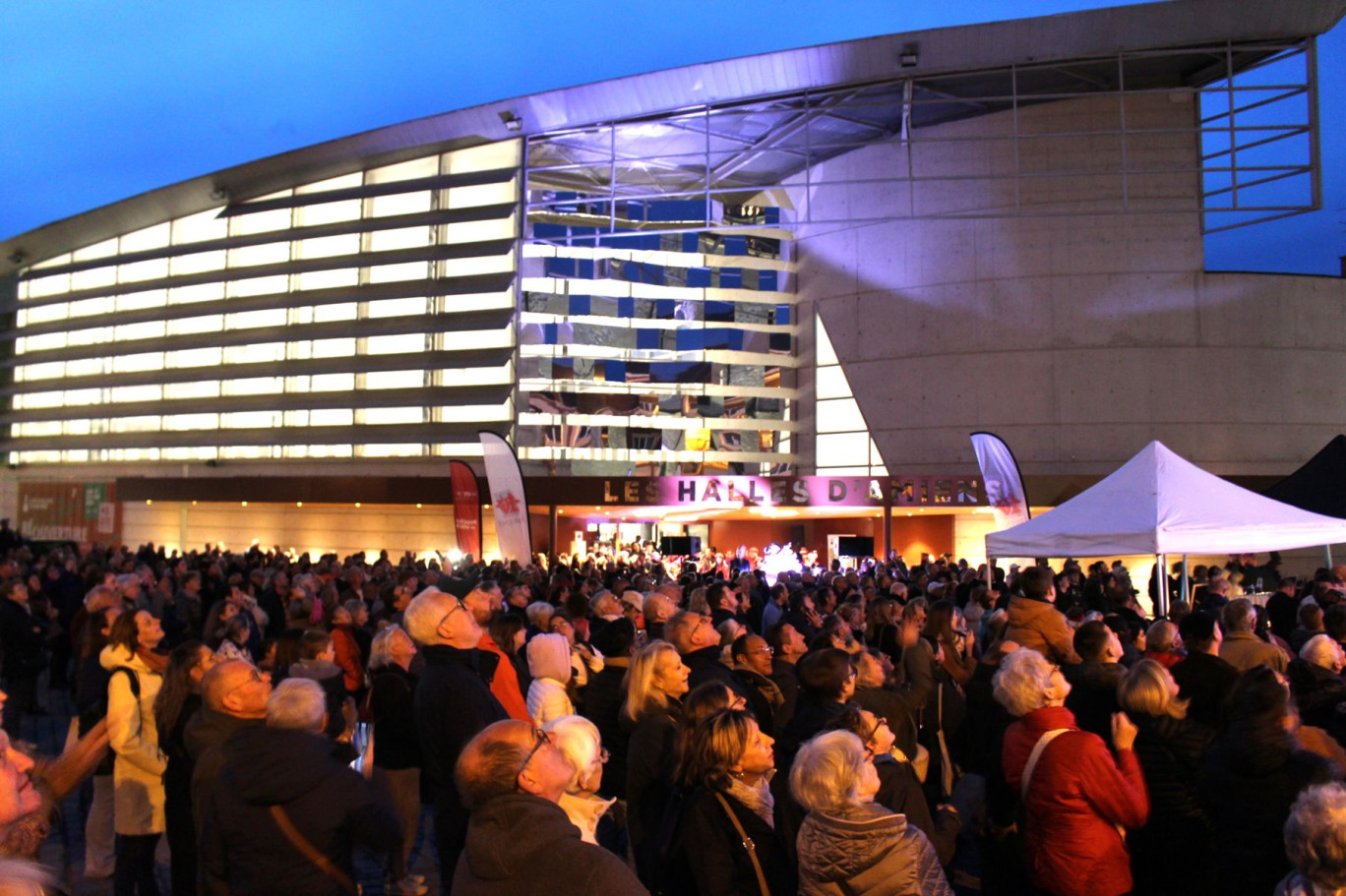 Des centaines d'Amiénois sont venues découvrir leurs nouvelles Halles lors de l'inauguration jeudi 30 octobre.