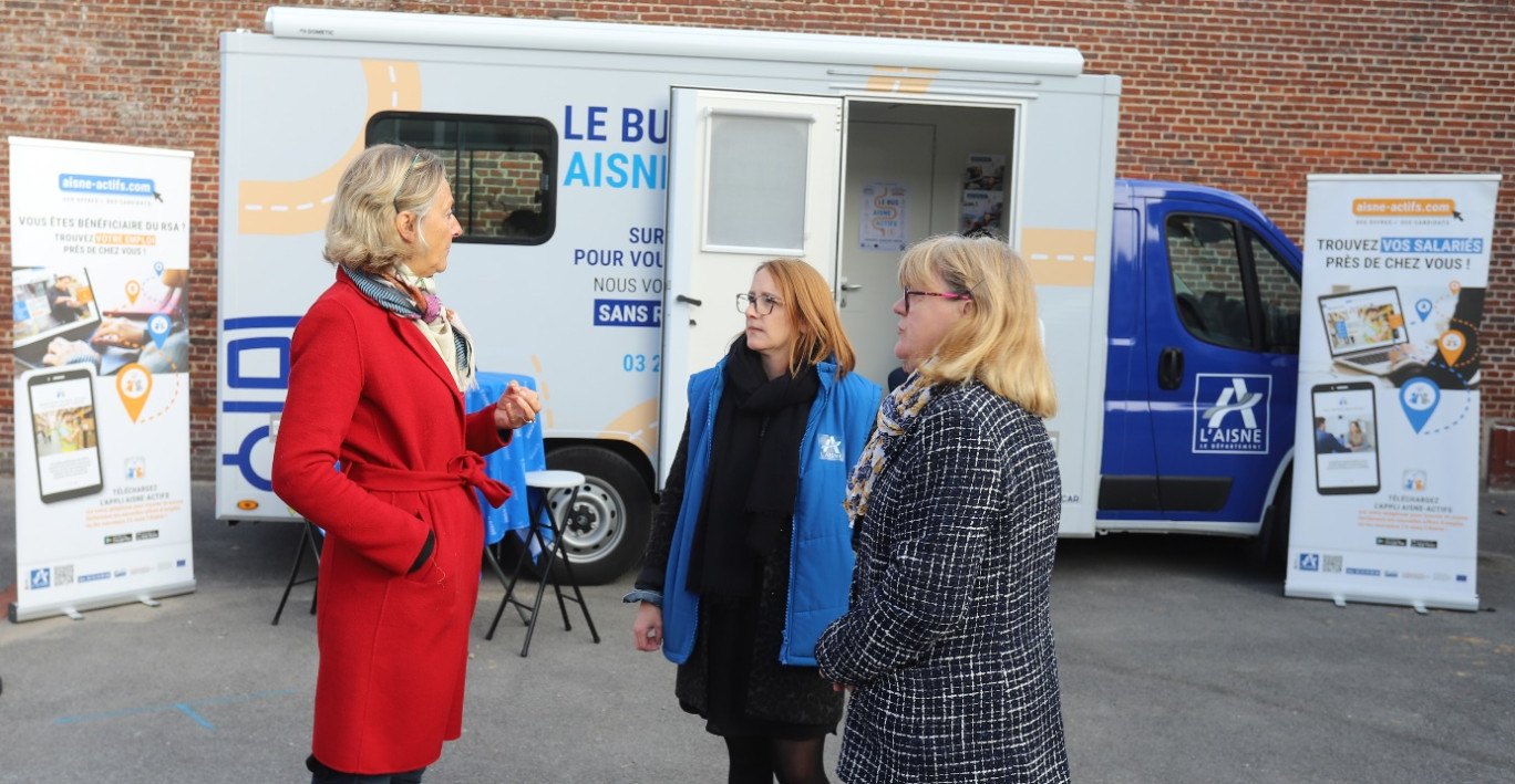 Le bus Aisne actif à la rencontre des habitants de Thiérache. (c) CD 02