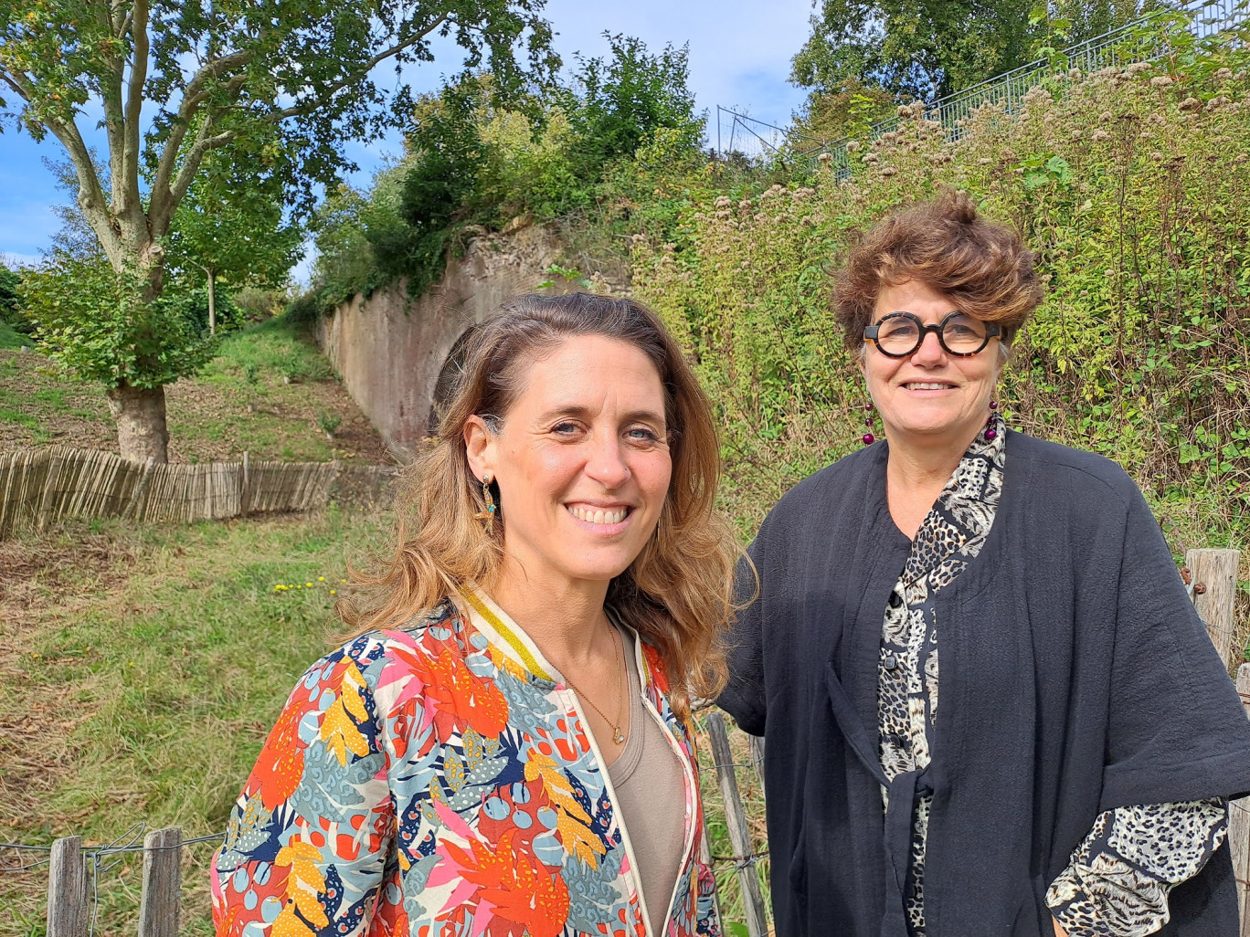 De gauche à droite : Éléonore Mandel, nouvelle directrice générale d’Atmo Normandie, et Véronique Delmas, sa prédécesseur. © Atmo Normandie