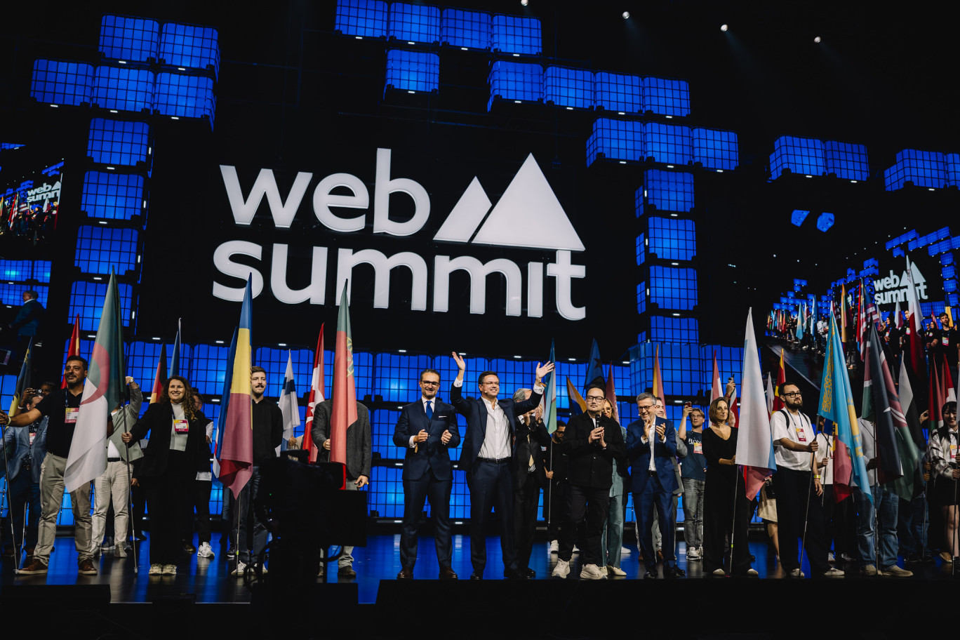 Au centre, Carlos Moedas, maire de Lisbonne. © Web Summit 2025