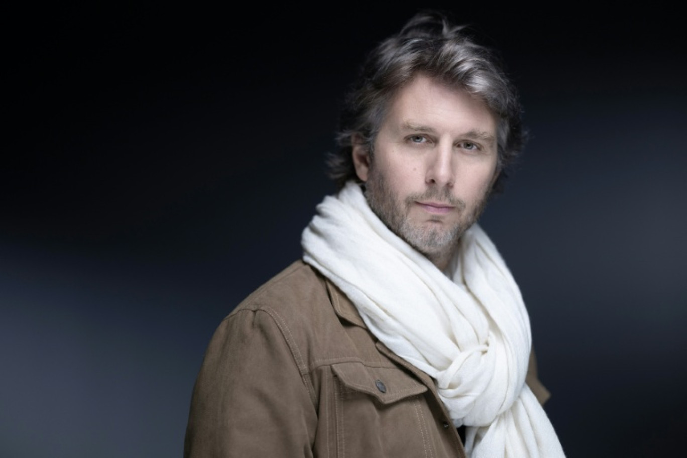 L'écrivain, réalisateur et grand reporter Alfred de Montesquiou pose pour une session de photos, le 8 octobre 2025 à Paris © JOEL SAGET