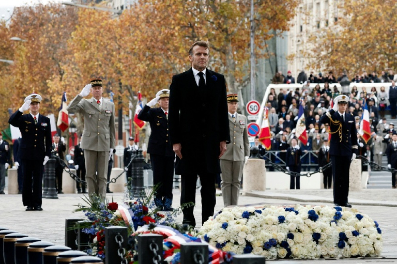 Le président Emmanuel Macron lors des cérémonies du 107e anniversaire de l'Armistice du 11 novembre 1918 devant l'Arc de Triomphe à Paris, le 11 novembre 2025 © Benoit Tessier