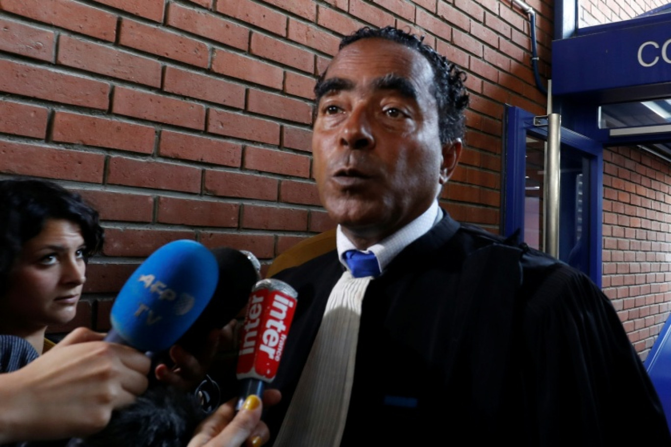 L'avocat français Alex Ursulet s'adresse aux journalistes au tribunal de Bobigny, au nord de Paris, le 27 mai 2016 © FRANCOIS GUILLOT