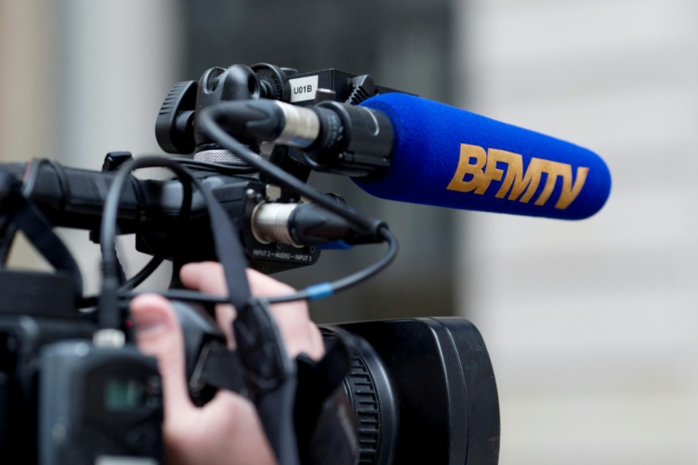 Une caméra de BFMTV à Paris le 3 avril 2015 © KENZO TRIBOUILLARD