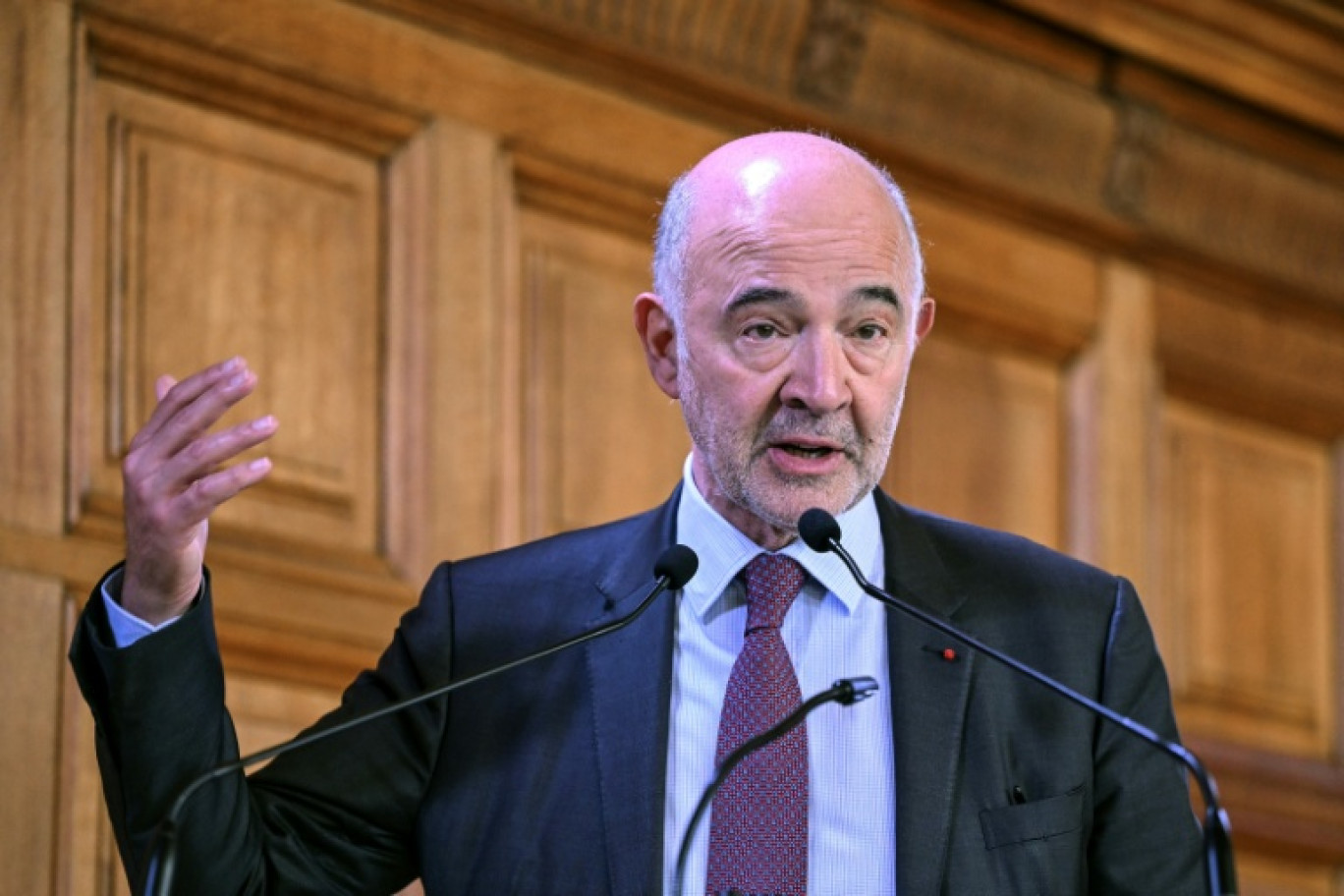 Le Premier président de la Cour des comptes Pierre Moscovici s'exprime lors de la présentation du rapport de la Cour consacré au Louvre, le 6 novembre 2025 à Paris © Bertrand GUAY