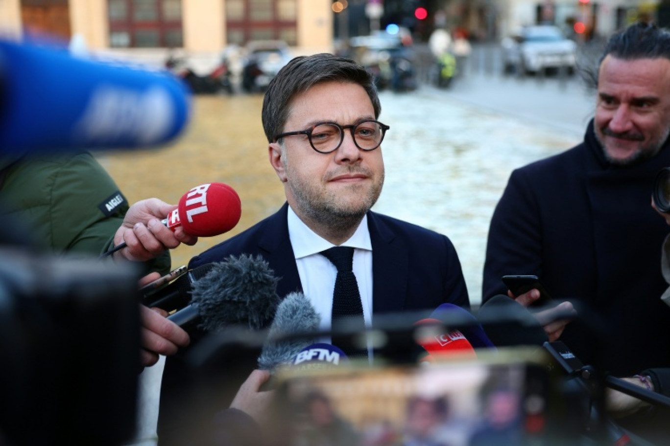 Le maire de Marseille Benoit Payan, à la sortie de la préfecture des Bouches-du-Rhône, à Marseille, le 20 novembre 2025 © Clement MAHOUDEAU