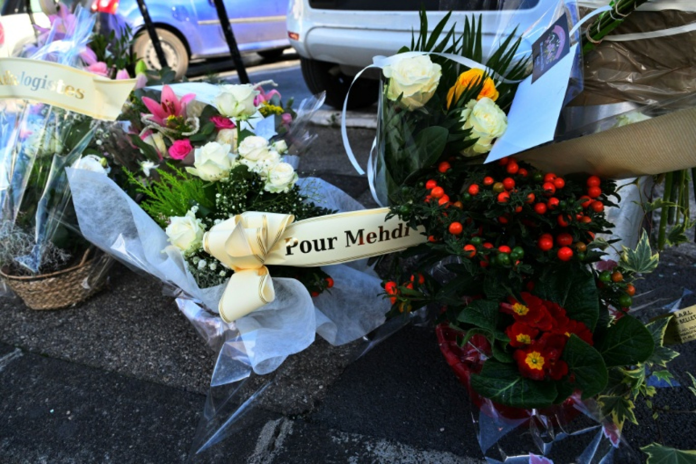 Des fleurs le jour des funérailles de Mehdi Kessaci, à Marseille, le 18 novembre 2025 © Christophe SIMON
