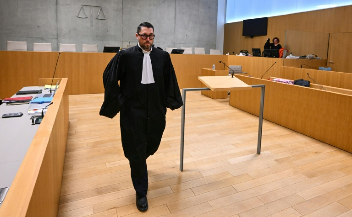 L'un des avocats des parties civiles, Maître Fabien Large, lors du procès de Maylis Daubon, jugée depuis lundi pour avoir empoisonné ses deux filles, à la cour d'assises des Landes à Mont-de-Marsan le 24 novembre 2025 © Gaizka IROZ