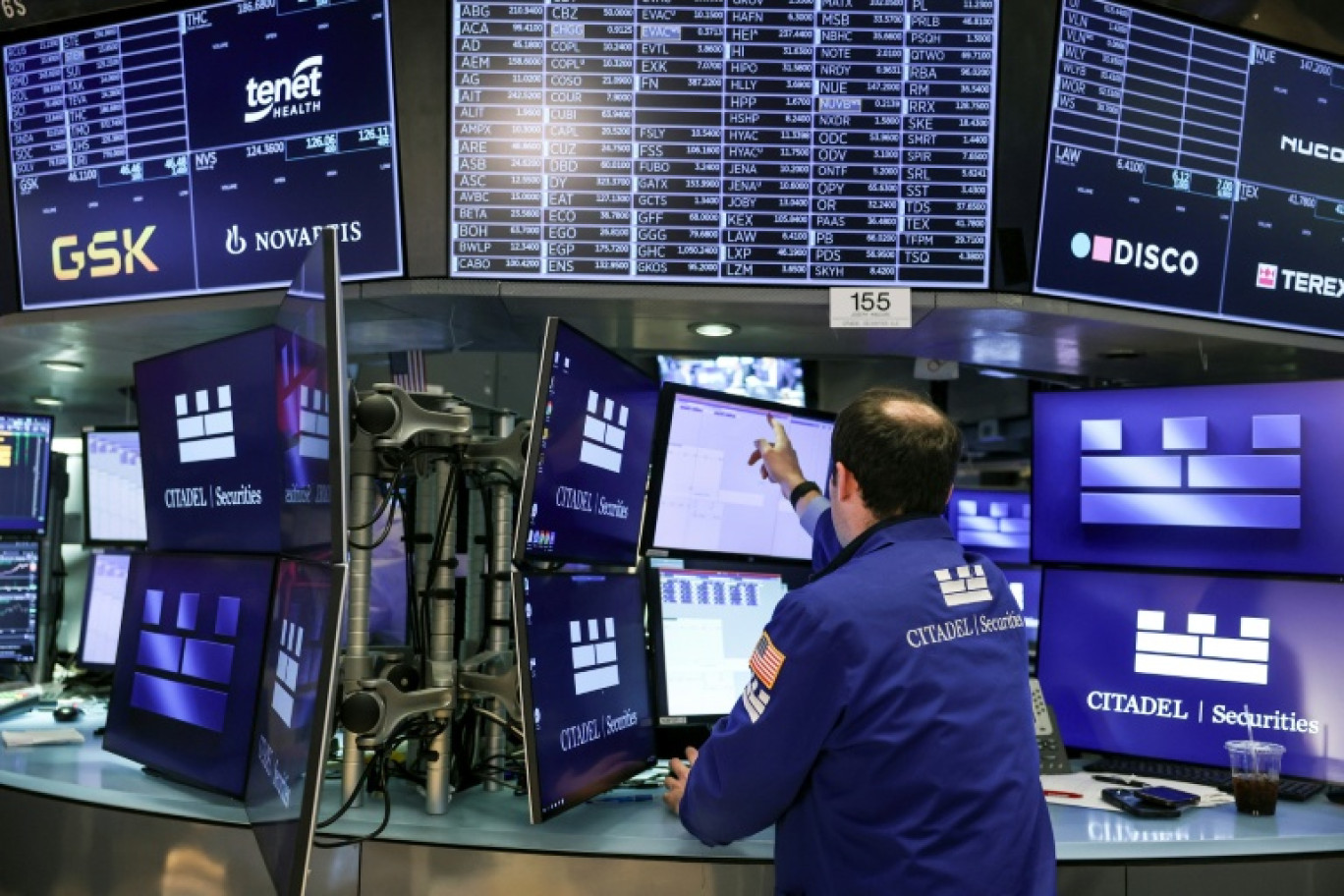 Un opérateur à la Bourse de New York, le 21 novembre 2025 © ANGELA WEISS