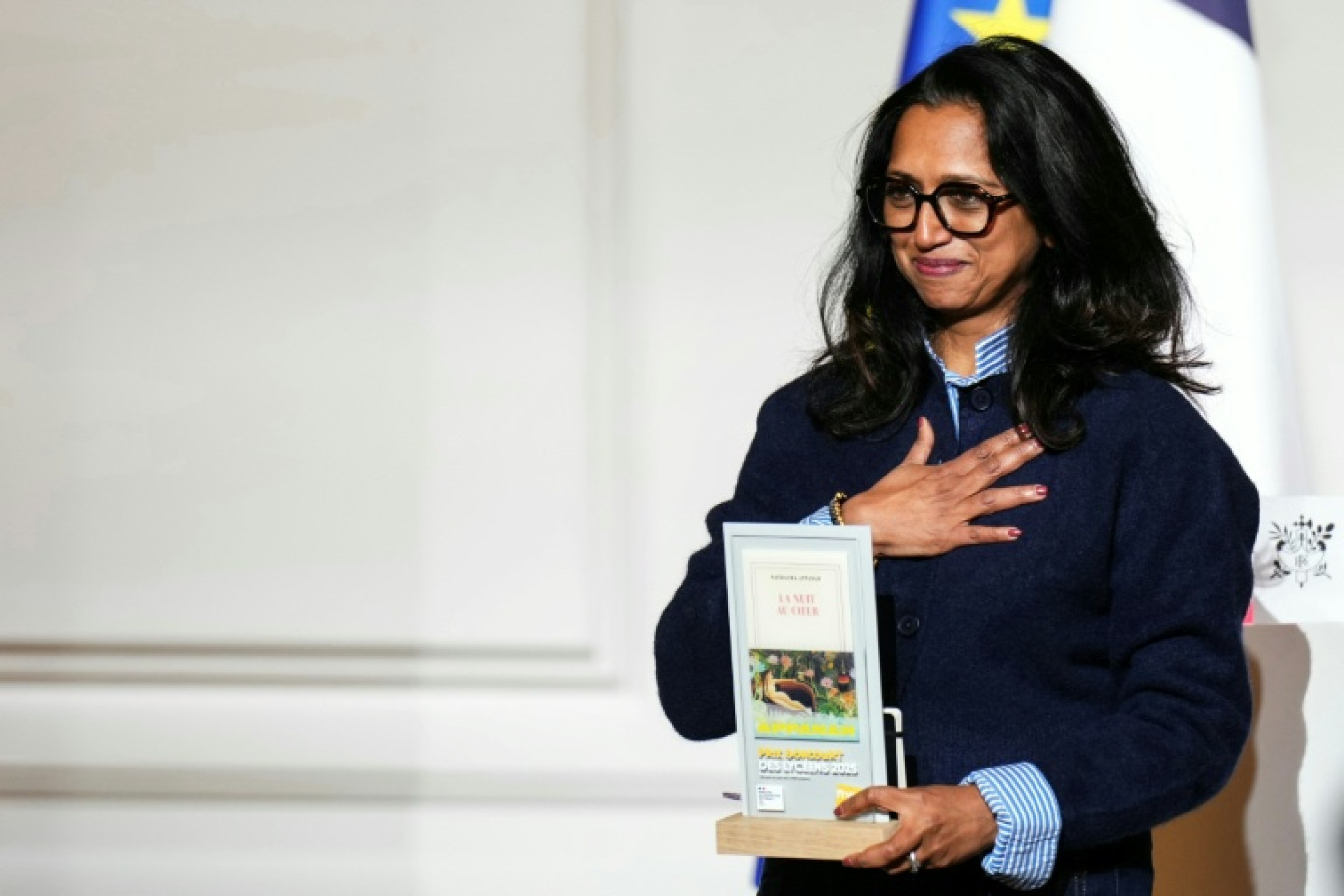 La romancière Nathacha Appanah, lauréate du prix Goncourt des lycéens pour son livre "La nuit au coeur" lors d'une cérémonie à l'Elysée, le 27 novembre 2025 à Paris © Dimitar DILKOFF