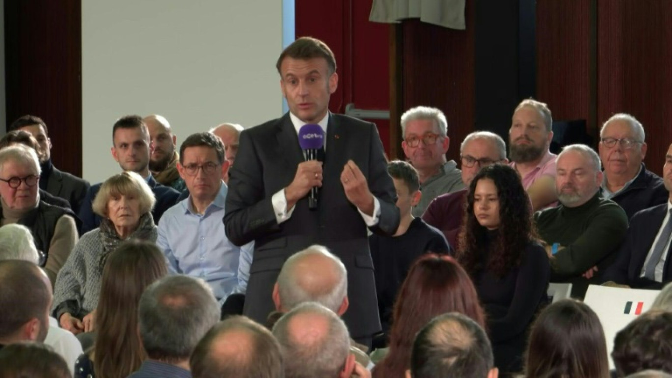 Elections et désinformation: Macron propose de nouvelles pistes