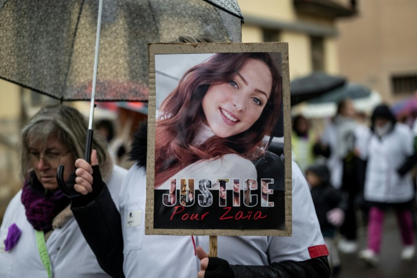 Marche blanche en hommage à Zaia Binet, retrouvée morte le 19 novembre dans sa voiture calcinée, le 30 novembre 2025 à Crémieu, en Isère © ARNAUD FINISTRE
