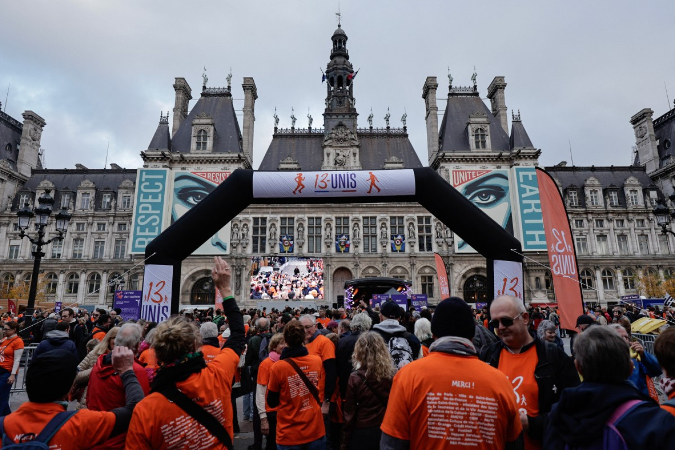L’Association française des victimes du terrorisme a été à l'initiative de la manifestation, déclinée en un "village de la fraternité" installé sur le parvis de l'Hôtel de ville de Paris. © AFP