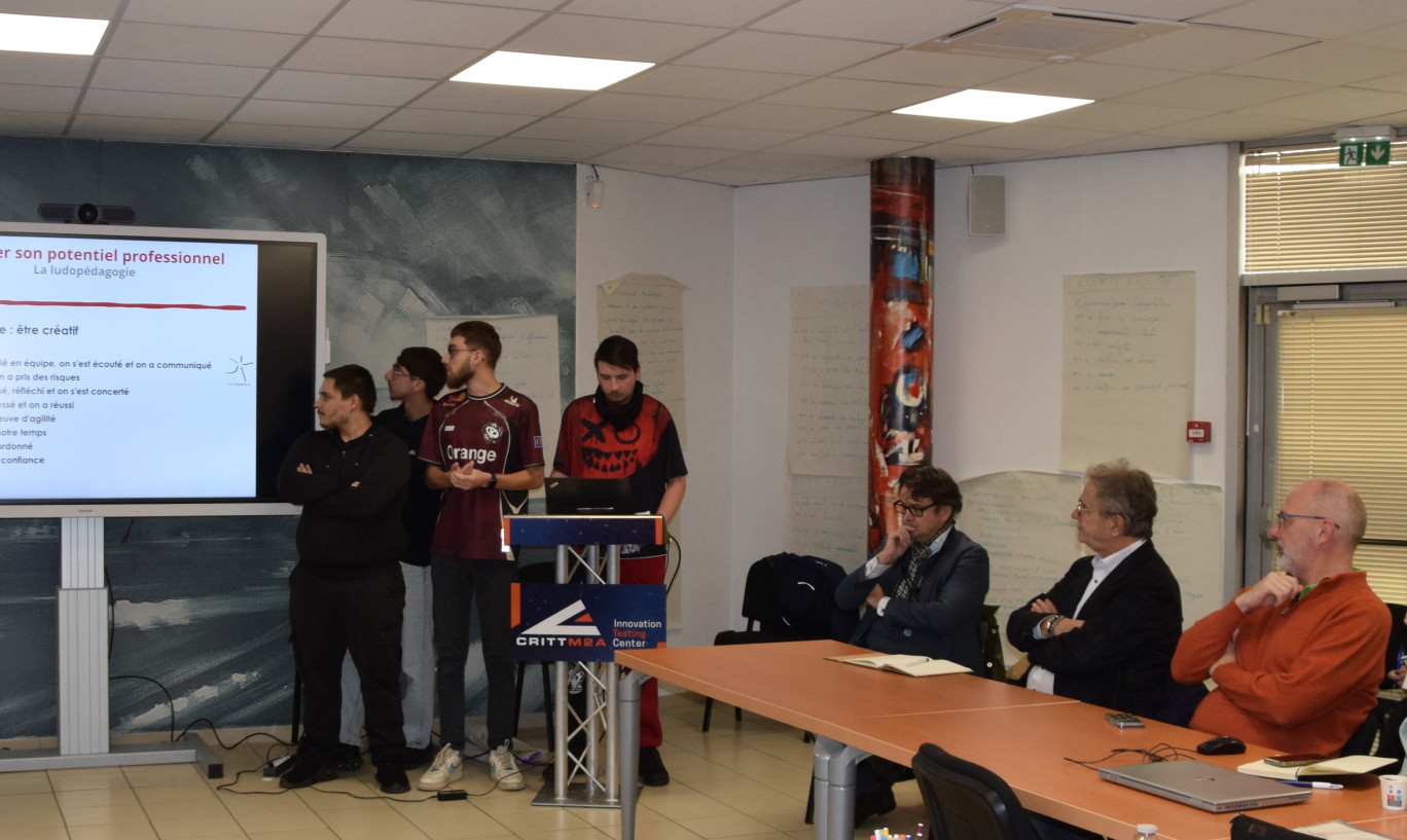 Dans le cadre de la Dotation d’Action Territoriale, une dizaine de jeunes de la CABBALR ont passé une journée en immersion au sein du Critt M2A et ont reçu les conseils avisés de Franck Poutch, Elio Migoia et Jérôme Bodelle respectivement dirigeant du Crepim, de Soprodim et du Critt M2A. 