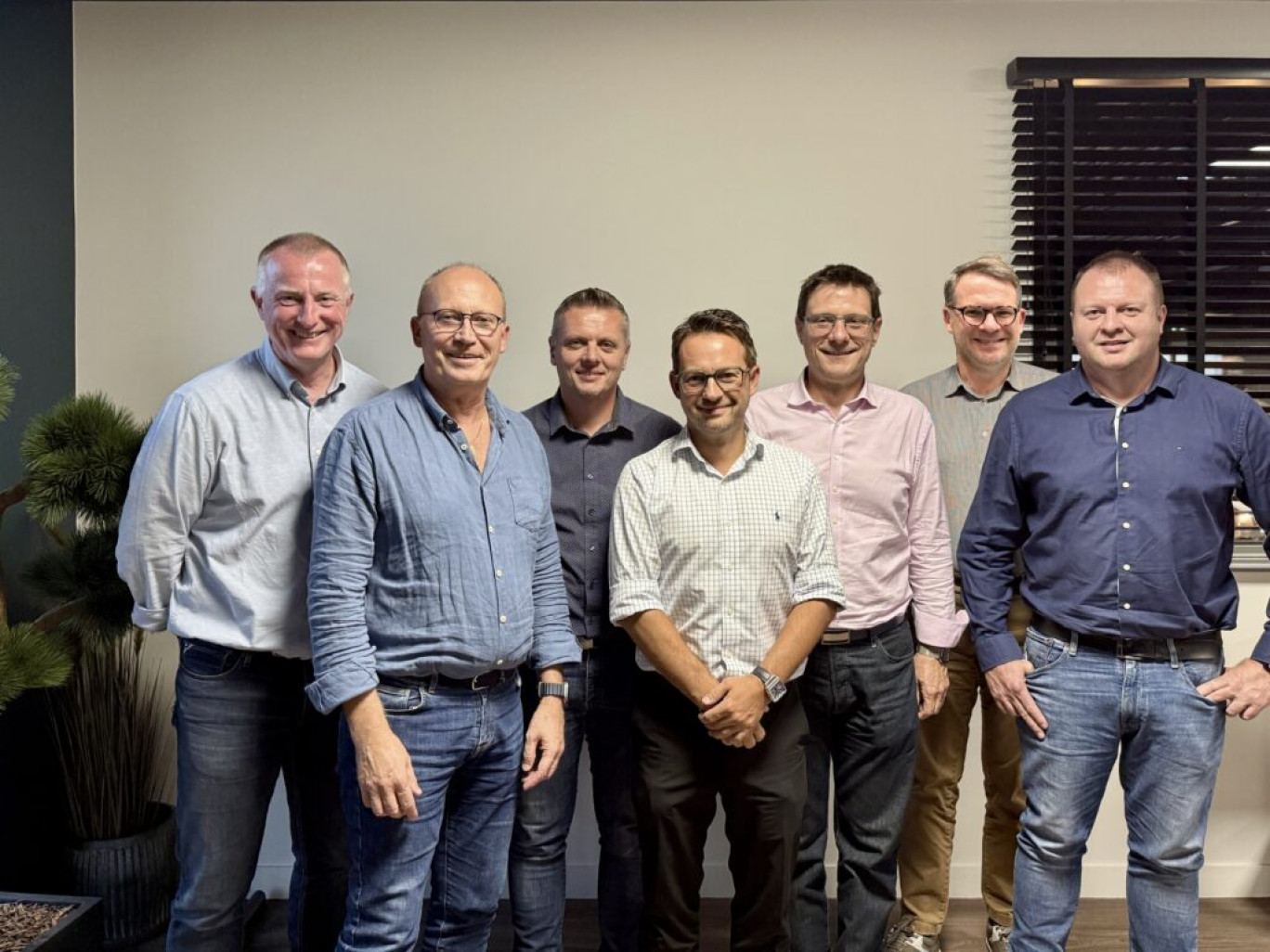 De gauche à droite sur la photo : Yannick LEBREC (président), Pascal ESNOUF (délégué général) Yohann FUTEL, Arnaud VANTHUYNE, Sébastien KURTZ, Cédric MABILLE, Samuel RENEE.© SOTRABAN Normandie