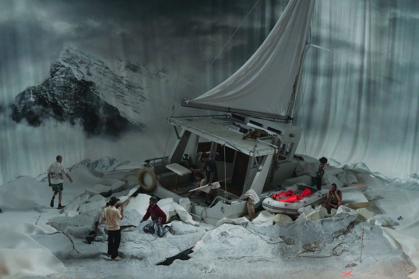 © Olympe Tits - Peeping Tom