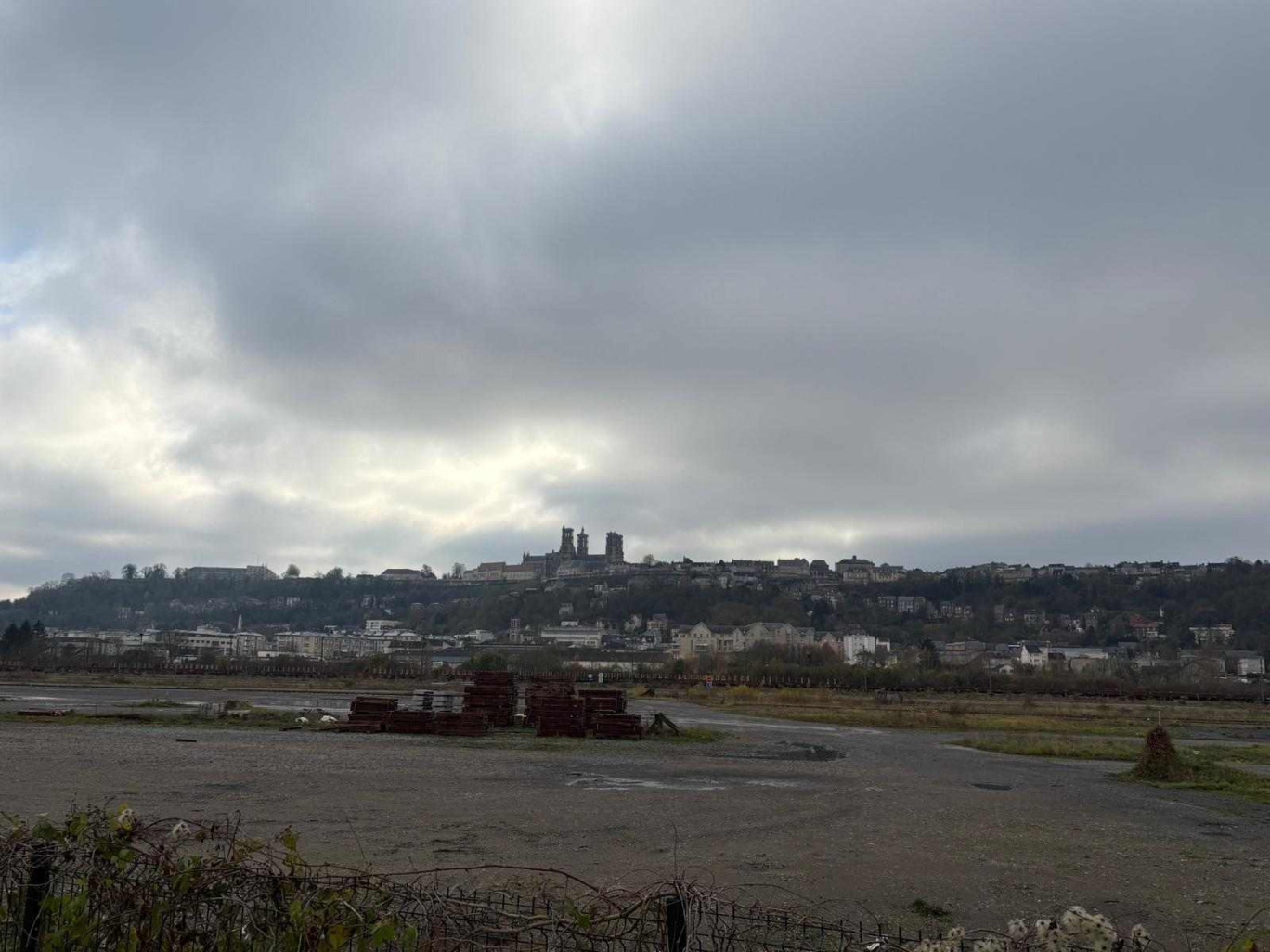 Le centre va être créé derrière la gare de Laon.