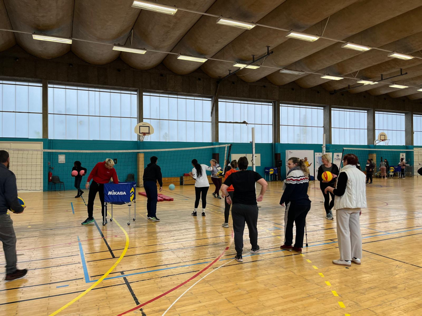 Dix équipes se sont formées autour de la pratique du volleyball. 