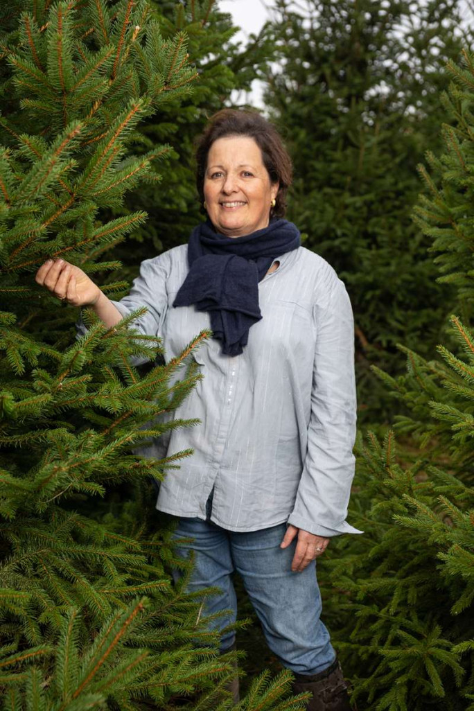 Anne-Sophie Vecten, à la tête des Sapins de Noël Vecten, avec son mari Vincent et sa fille Joséphine.  © Éloïse Le Névanic 