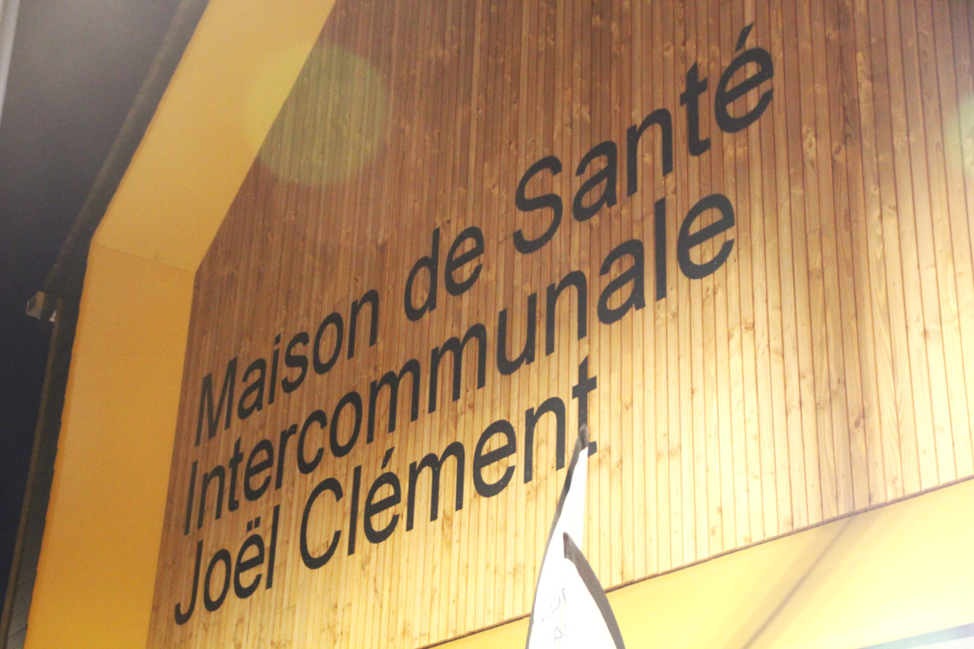 L'infrastructure a été baptisée Joël Clément, en mémoire du médecin a l'initiative du projet. © Aletheia Press / B.Delabre