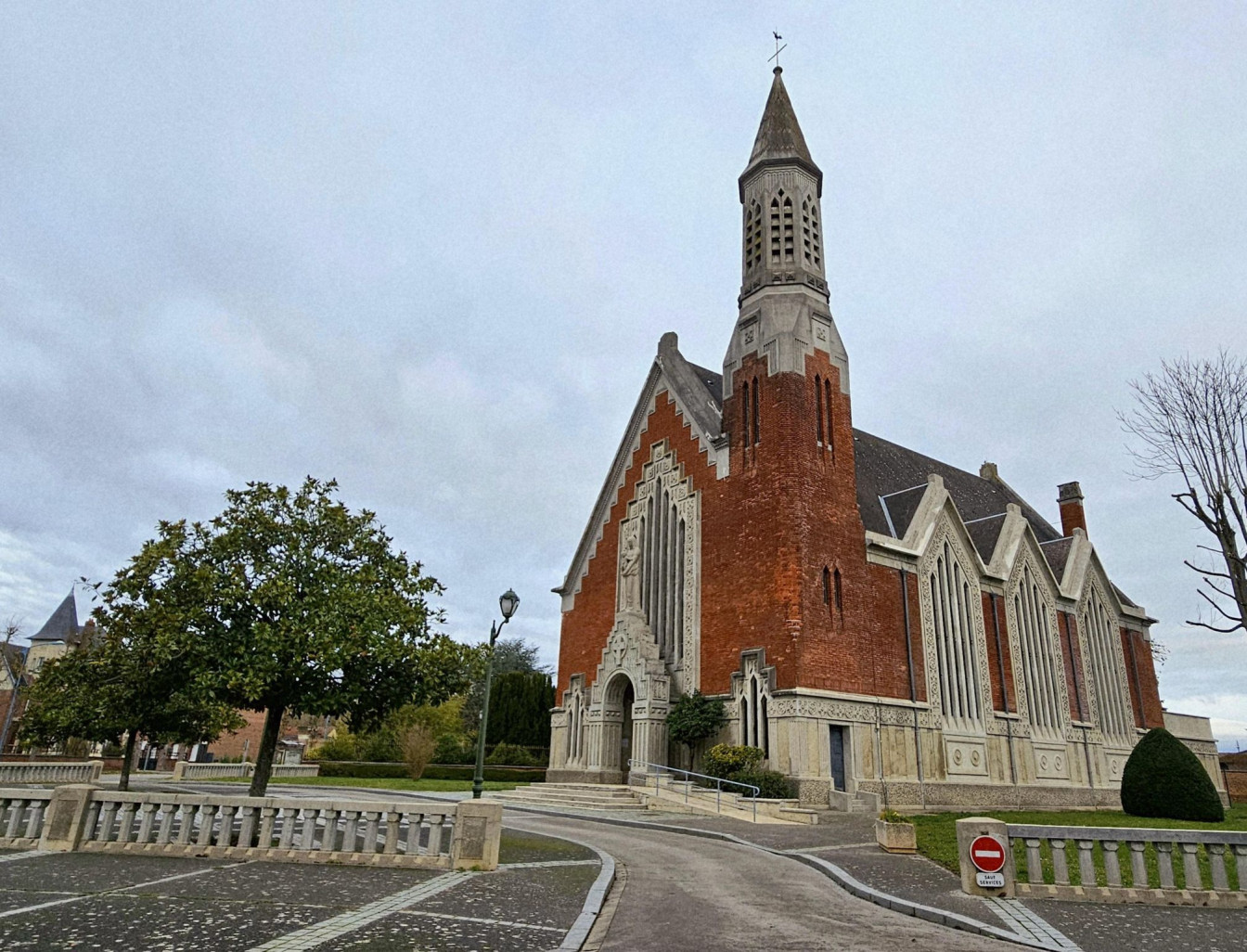 L'église de Fargniers a été restaurée. (c) Alexis Toucheron