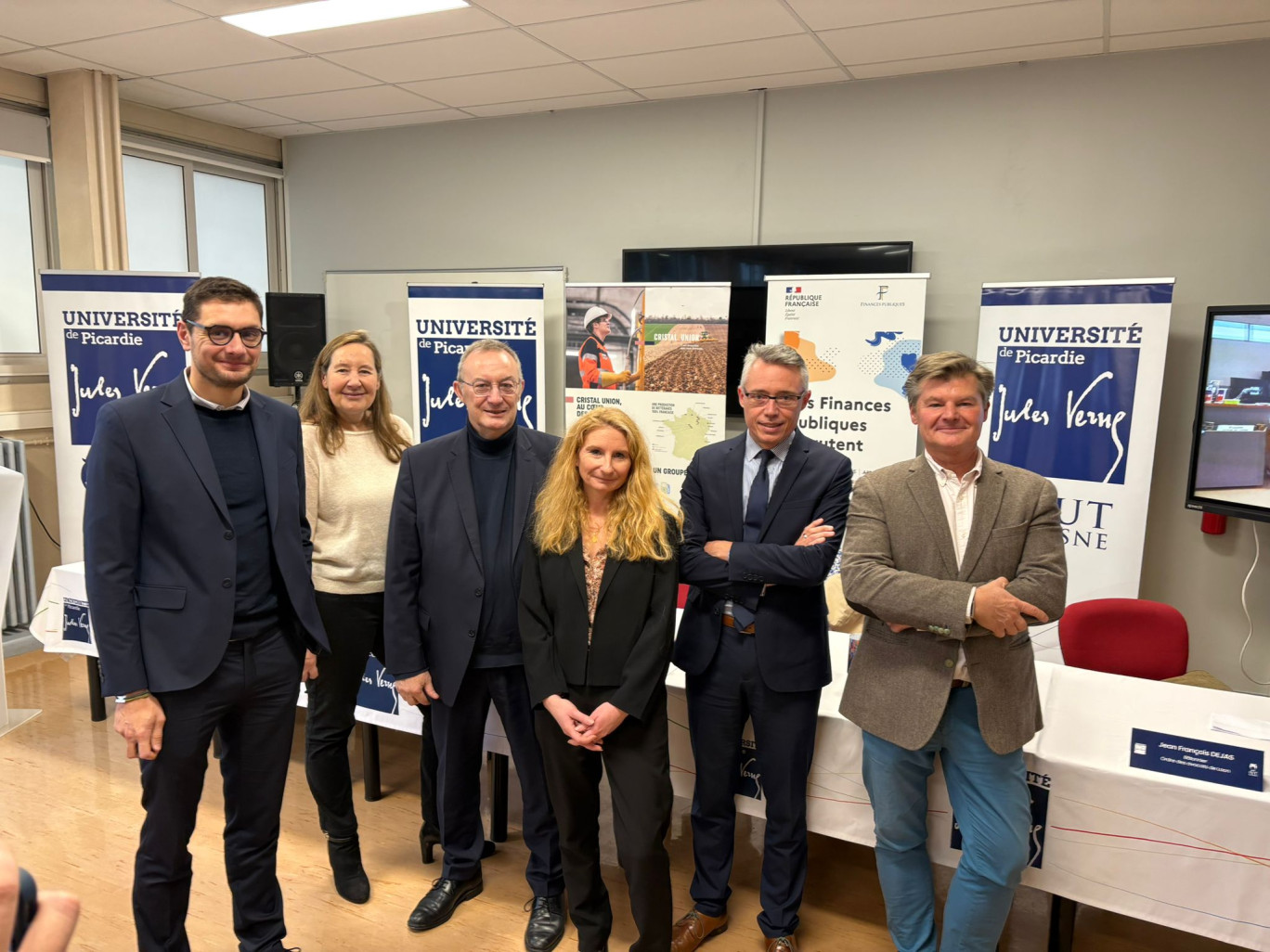 Julien Maj de Veolia, Rachel Dachelet de Cristal Union, Denis Postel, président de l'UPJV, Stéphanie Wdowiak, directrice de l'IUT de l'Aisne, Jean-Philippe Espic, directeur des Finances publiques de l'Aisne et Me Jean-François Dejas, bâtonnier de Laon.